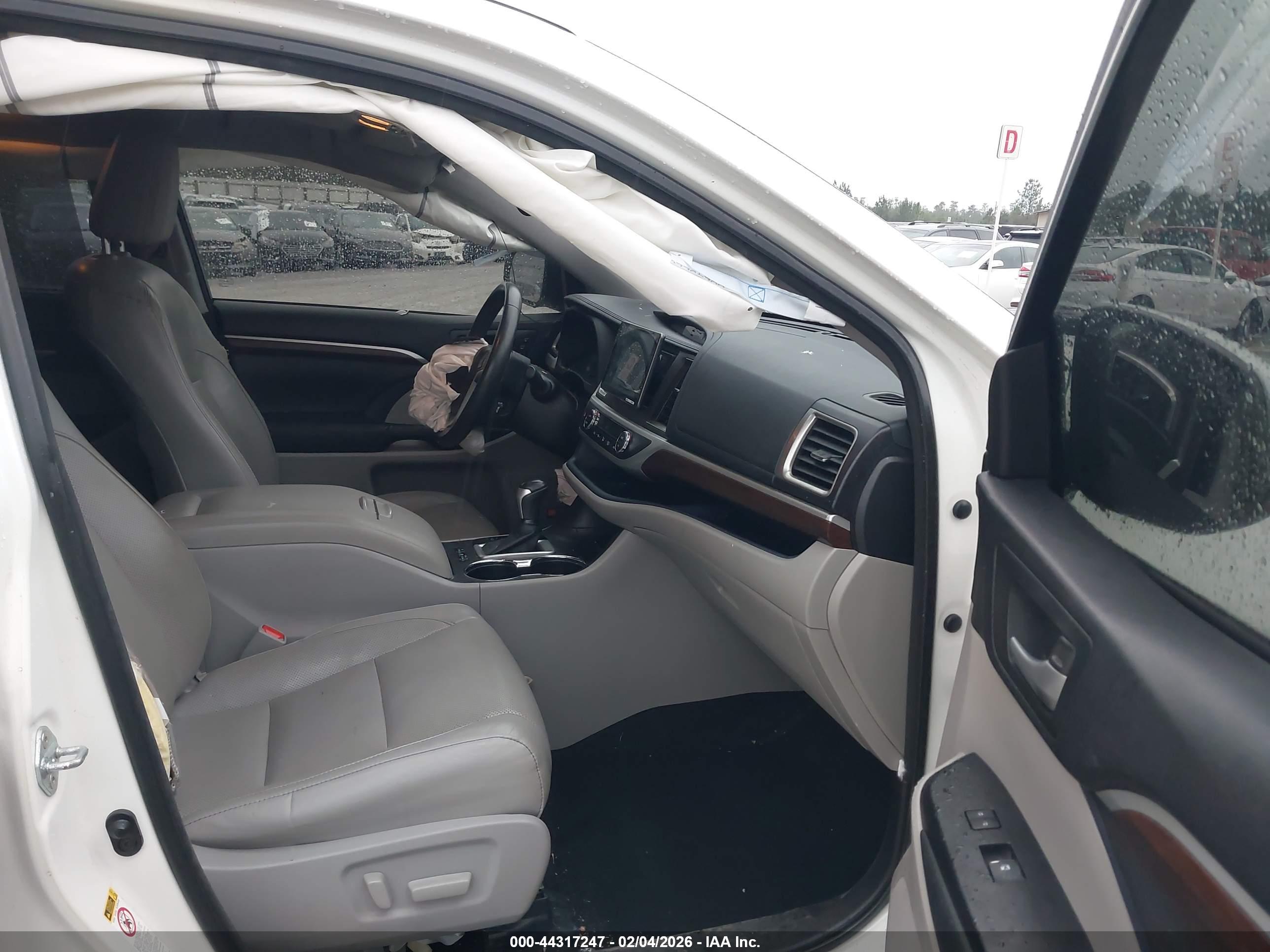 TOYOTA HIGHLANDER image 5