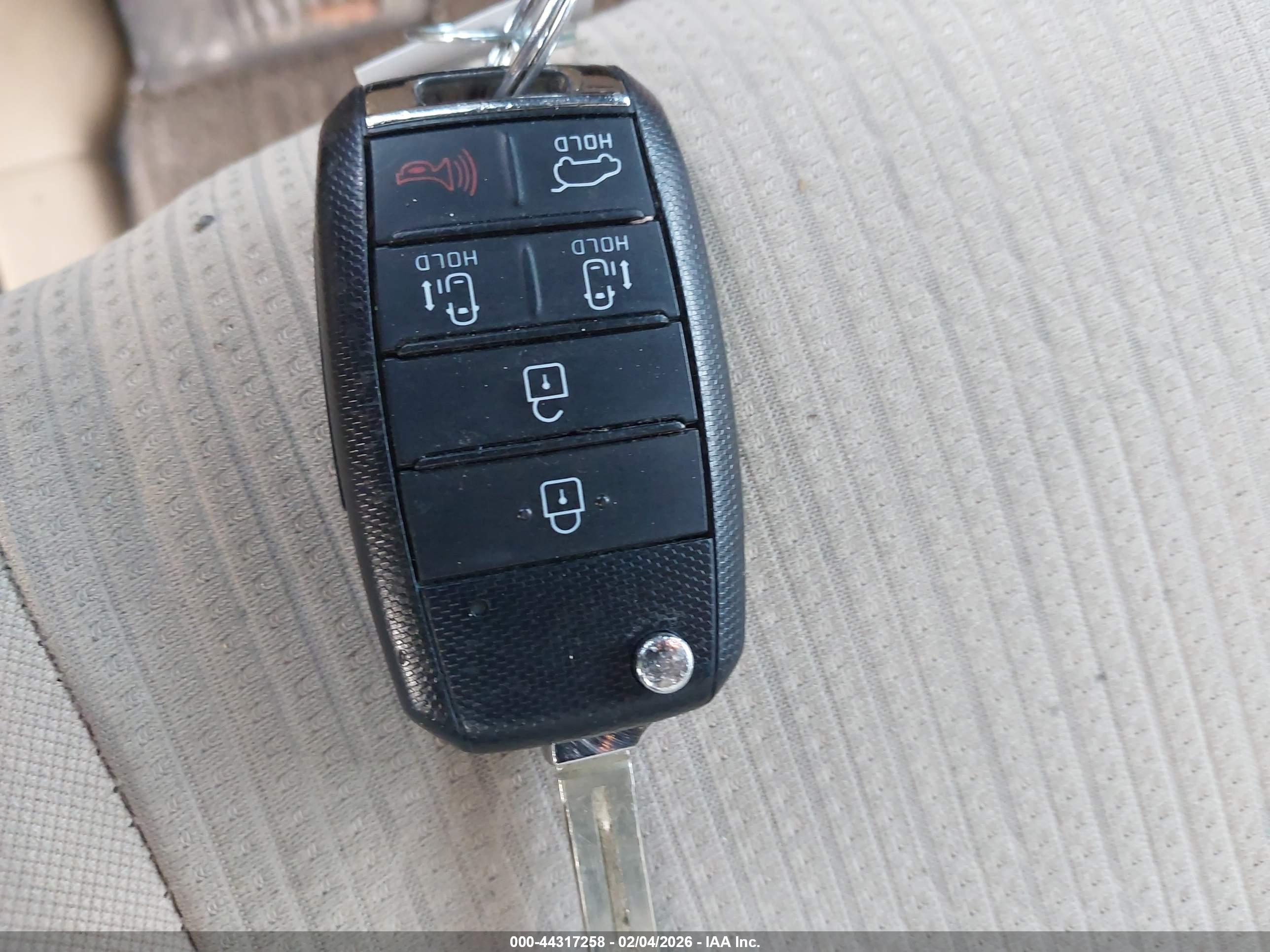 KIA SEDONA image 11