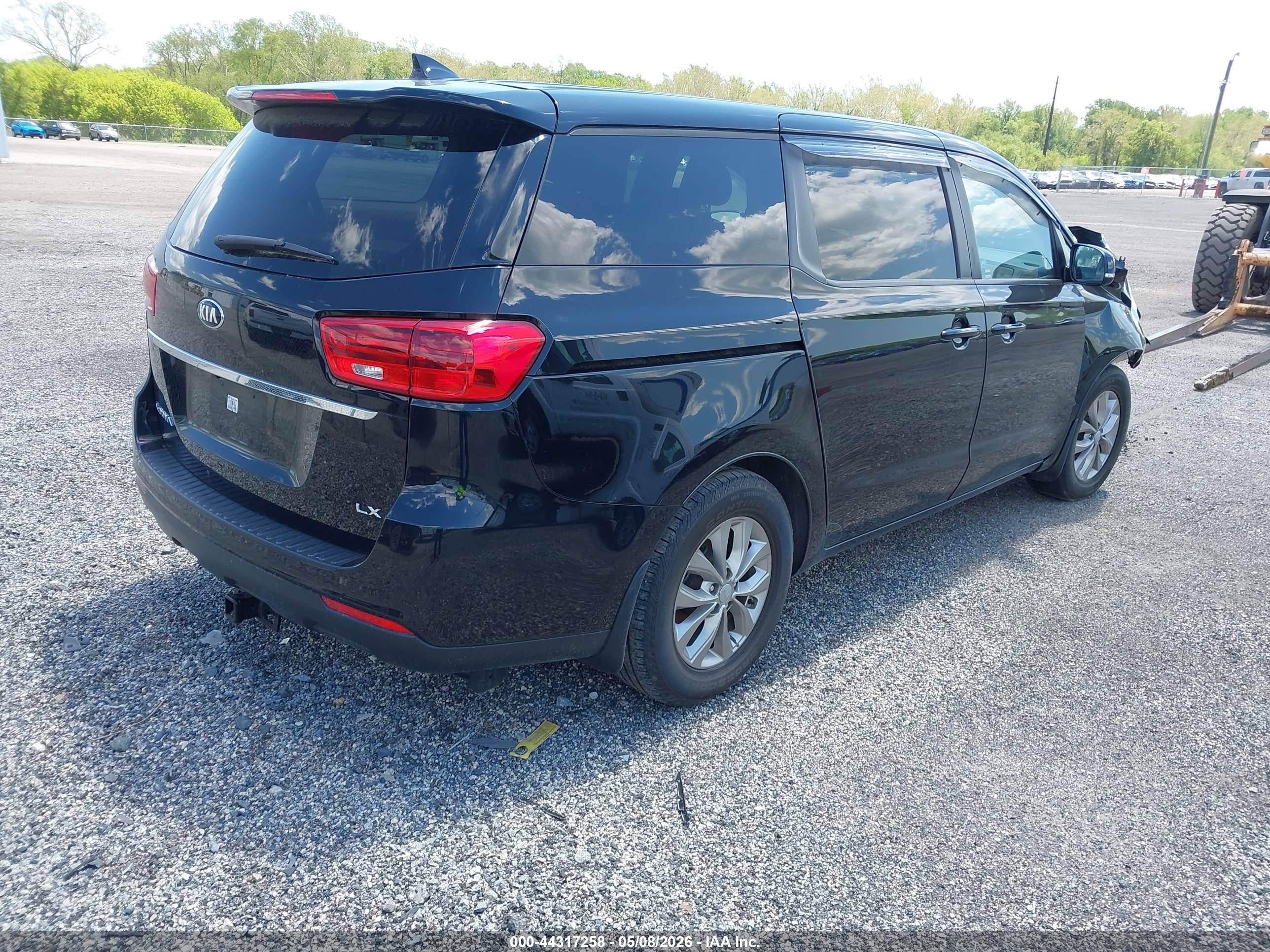 KIA SEDONA image 4