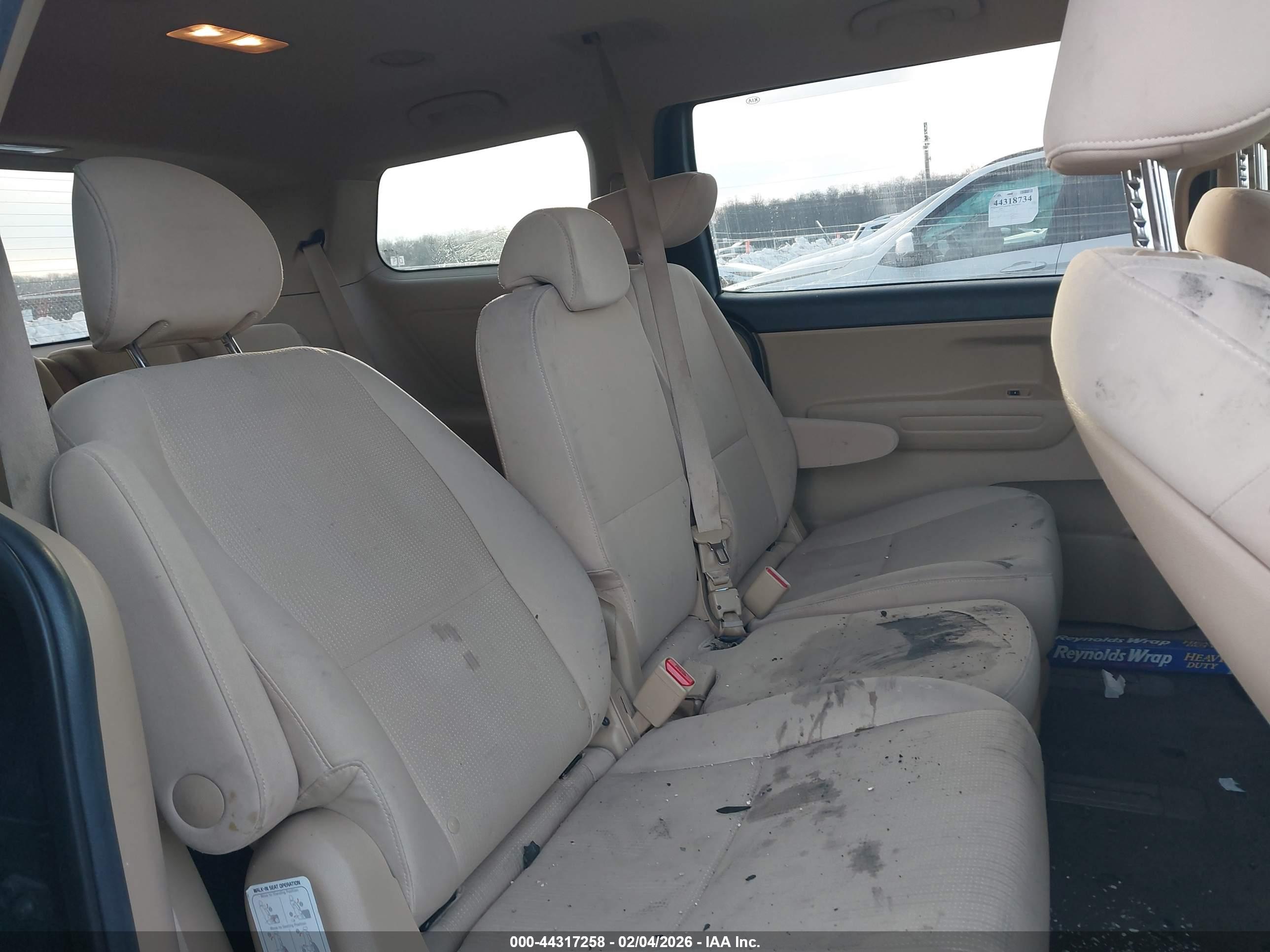 KIA SEDONA image 8