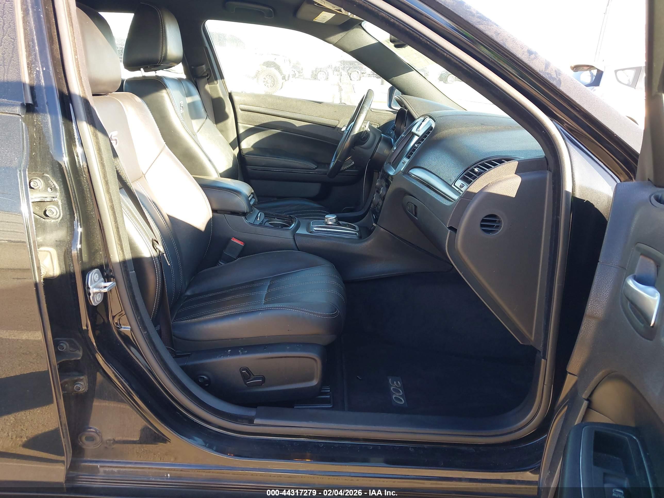 CHRYSLER 300 image 5
