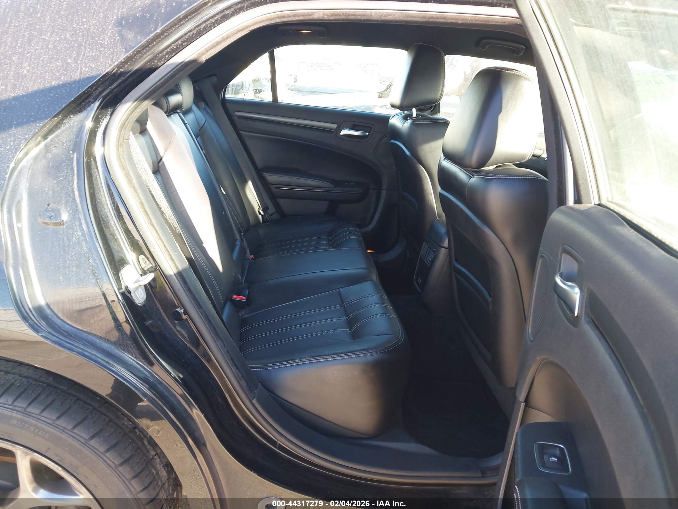 CHRYSLER 300 image 8