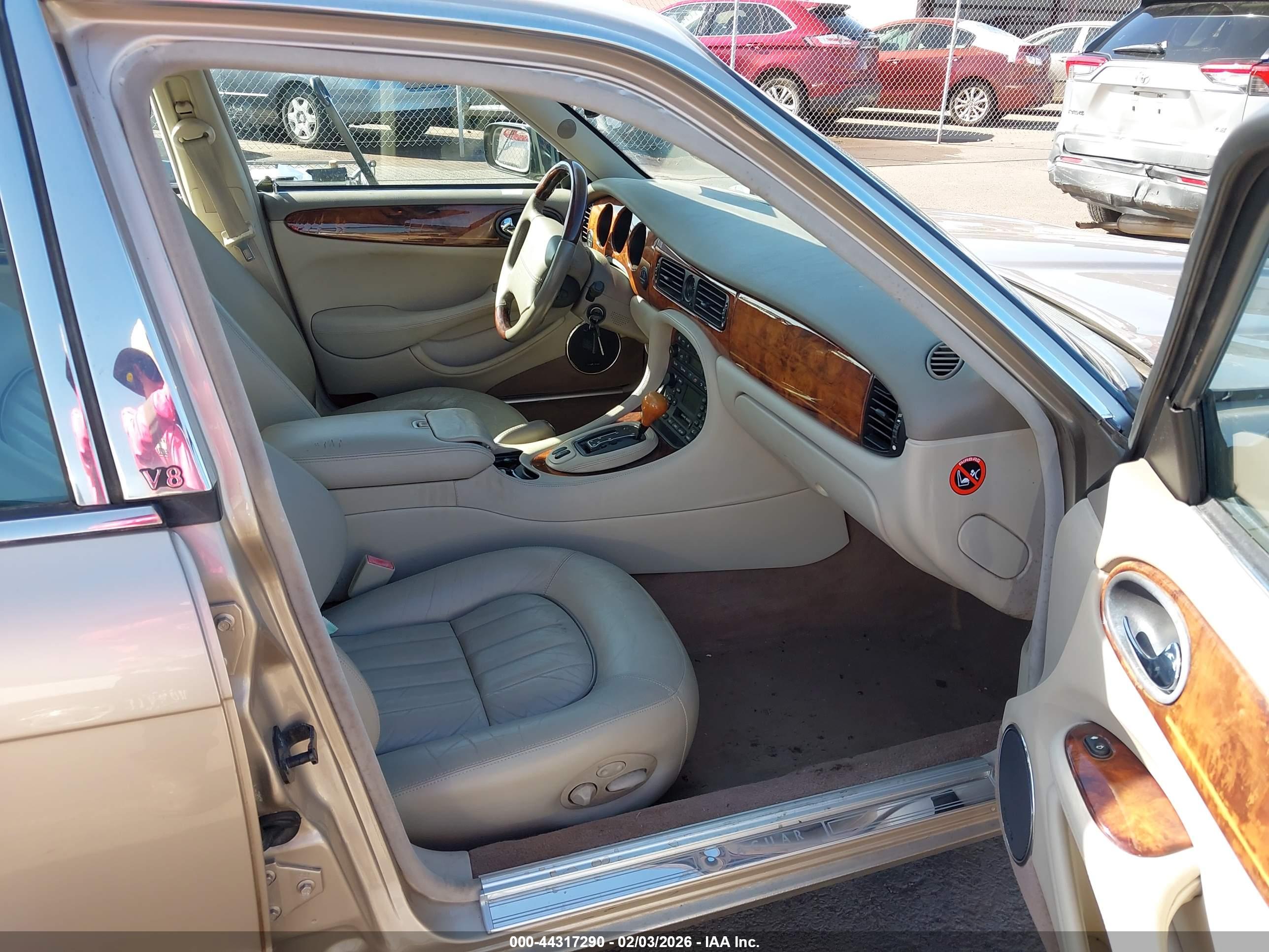 JAGUAR XJ image 5