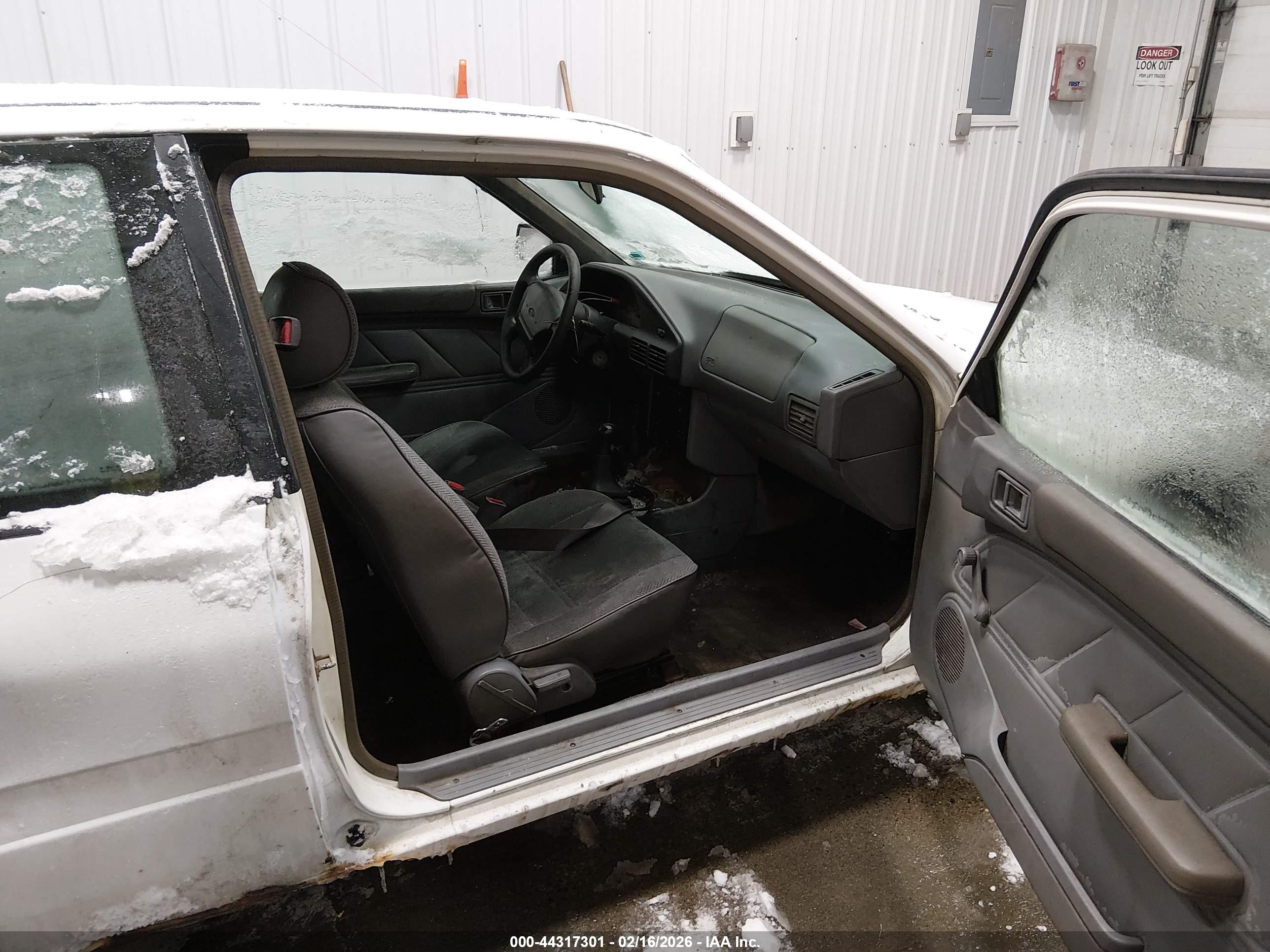 FORD ESCORT image 5