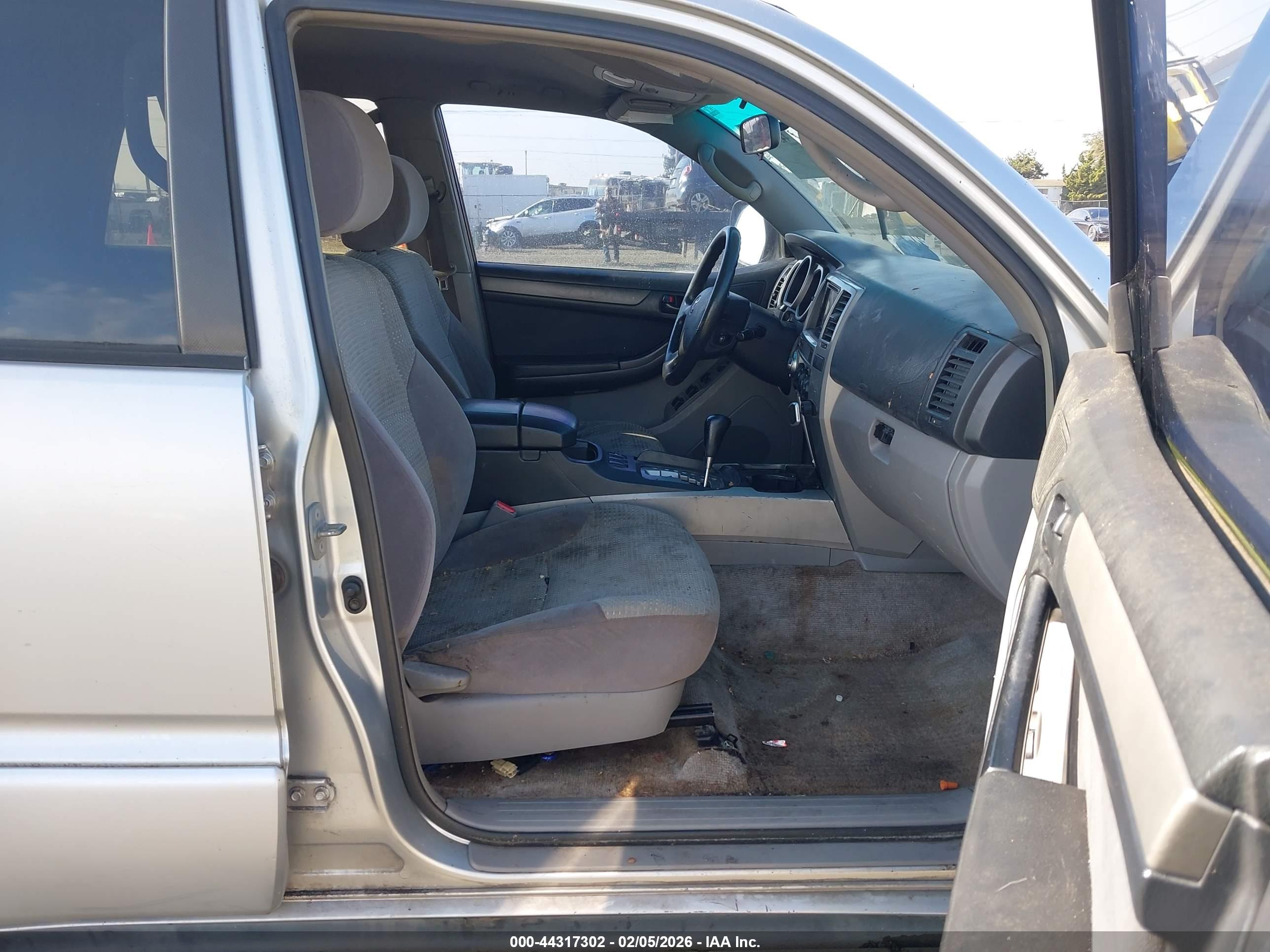 TOYOTA 4RUNNER image 5