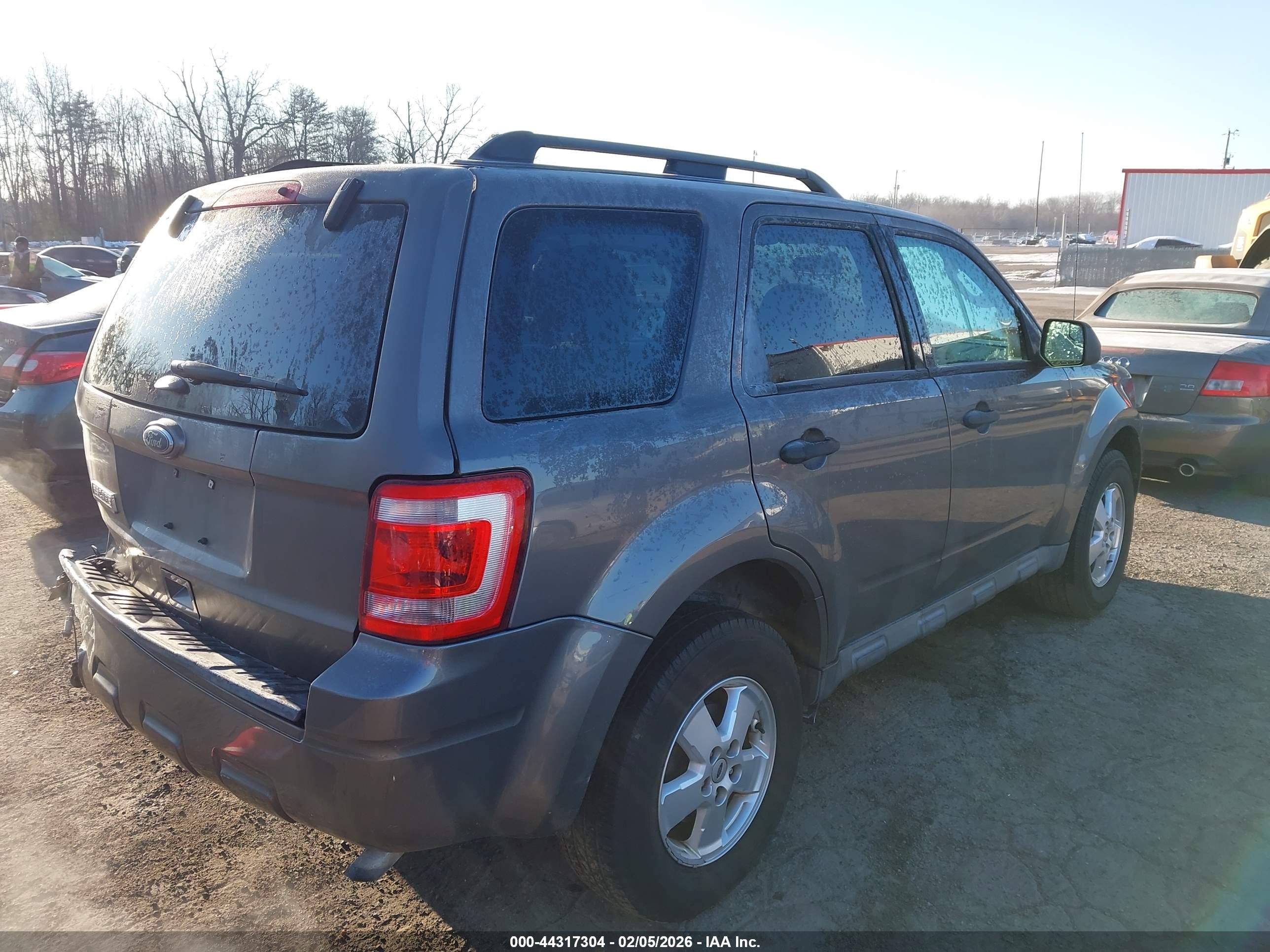 FORD ESCAPE image 4