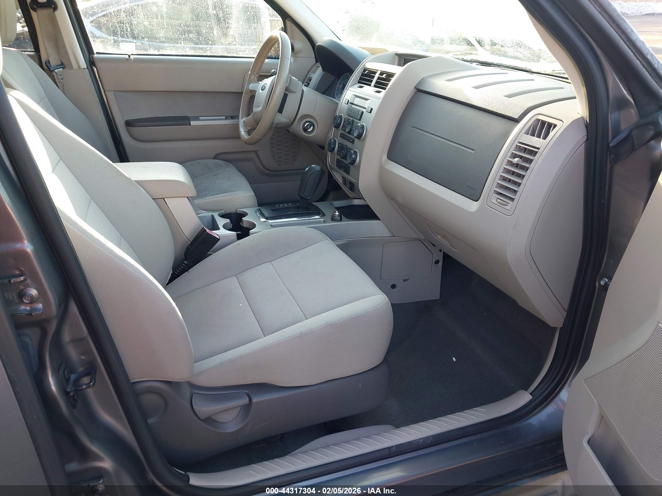 FORD ESCAPE image 5