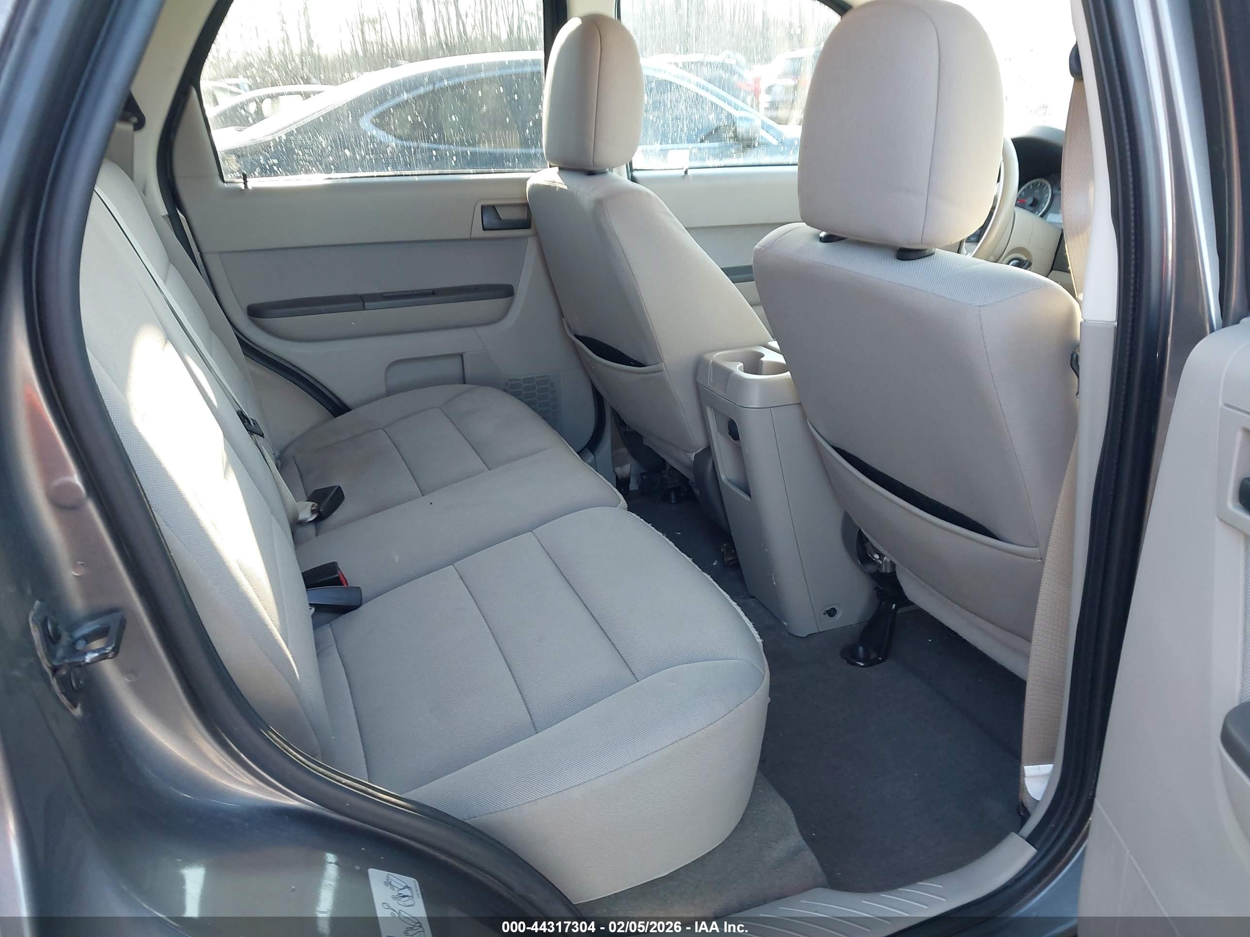 FORD ESCAPE image 8