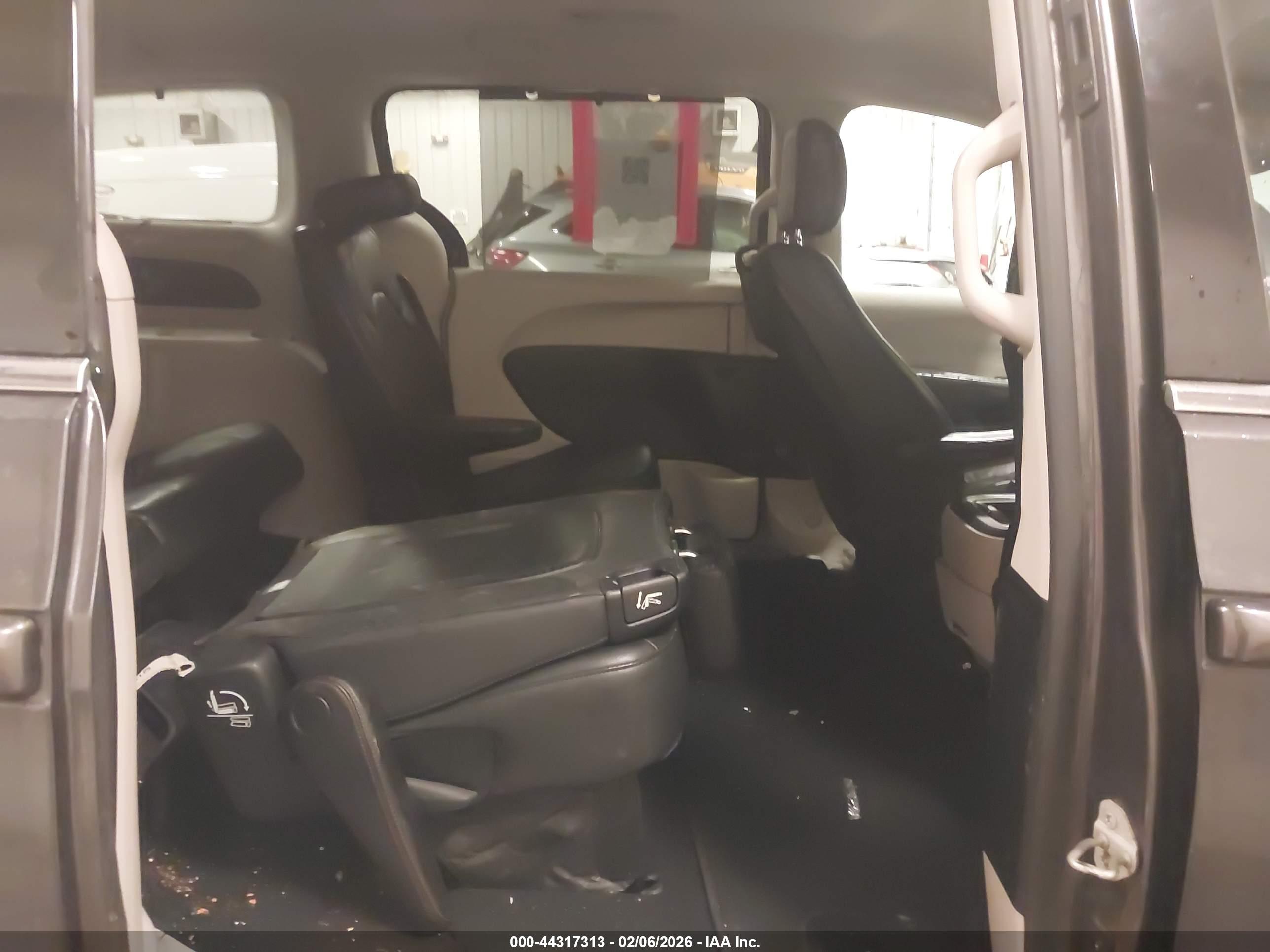 CHRYSLER PACIFICA image 8