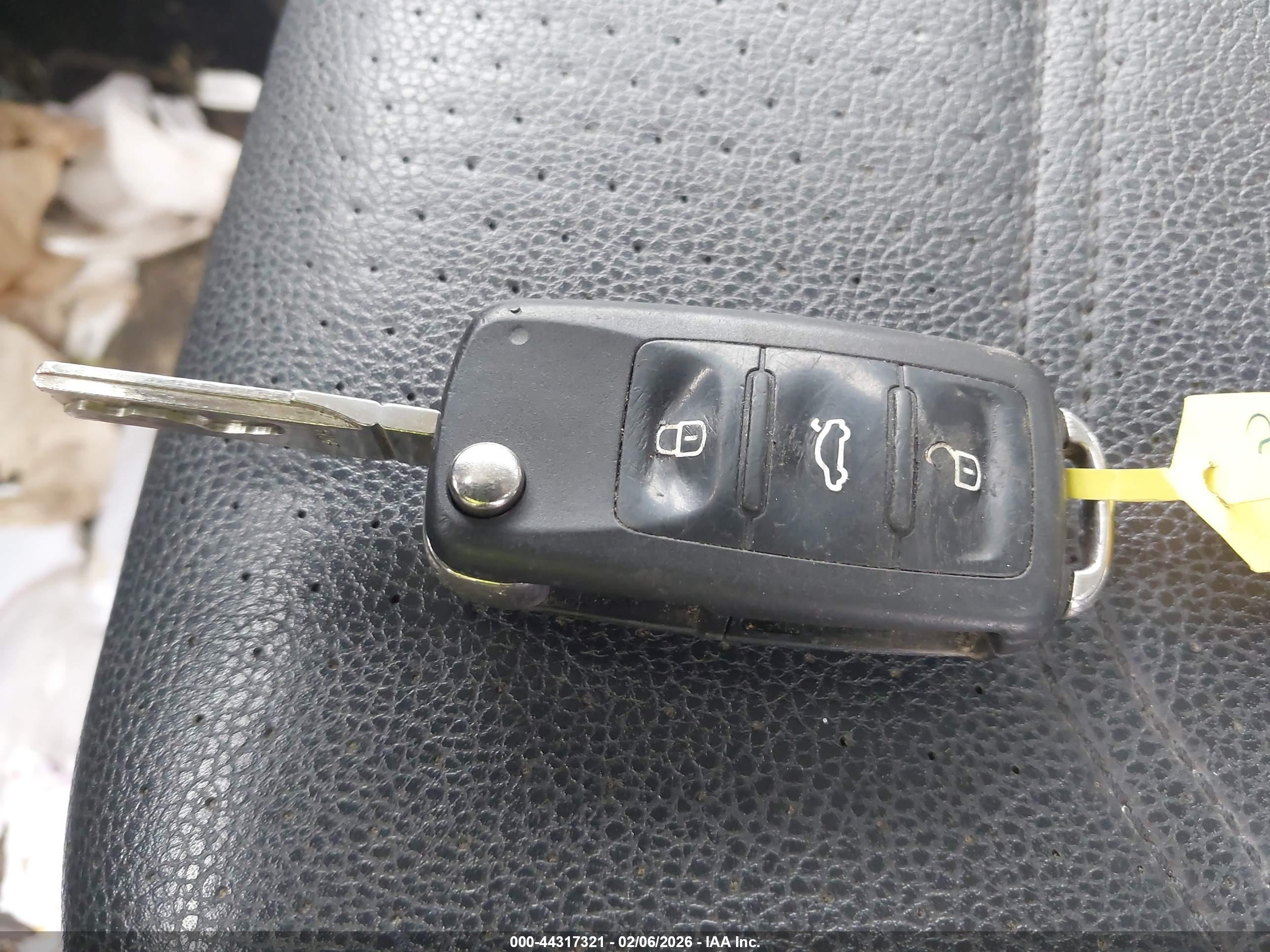 VOLKSWAGEN PASSAT image 11