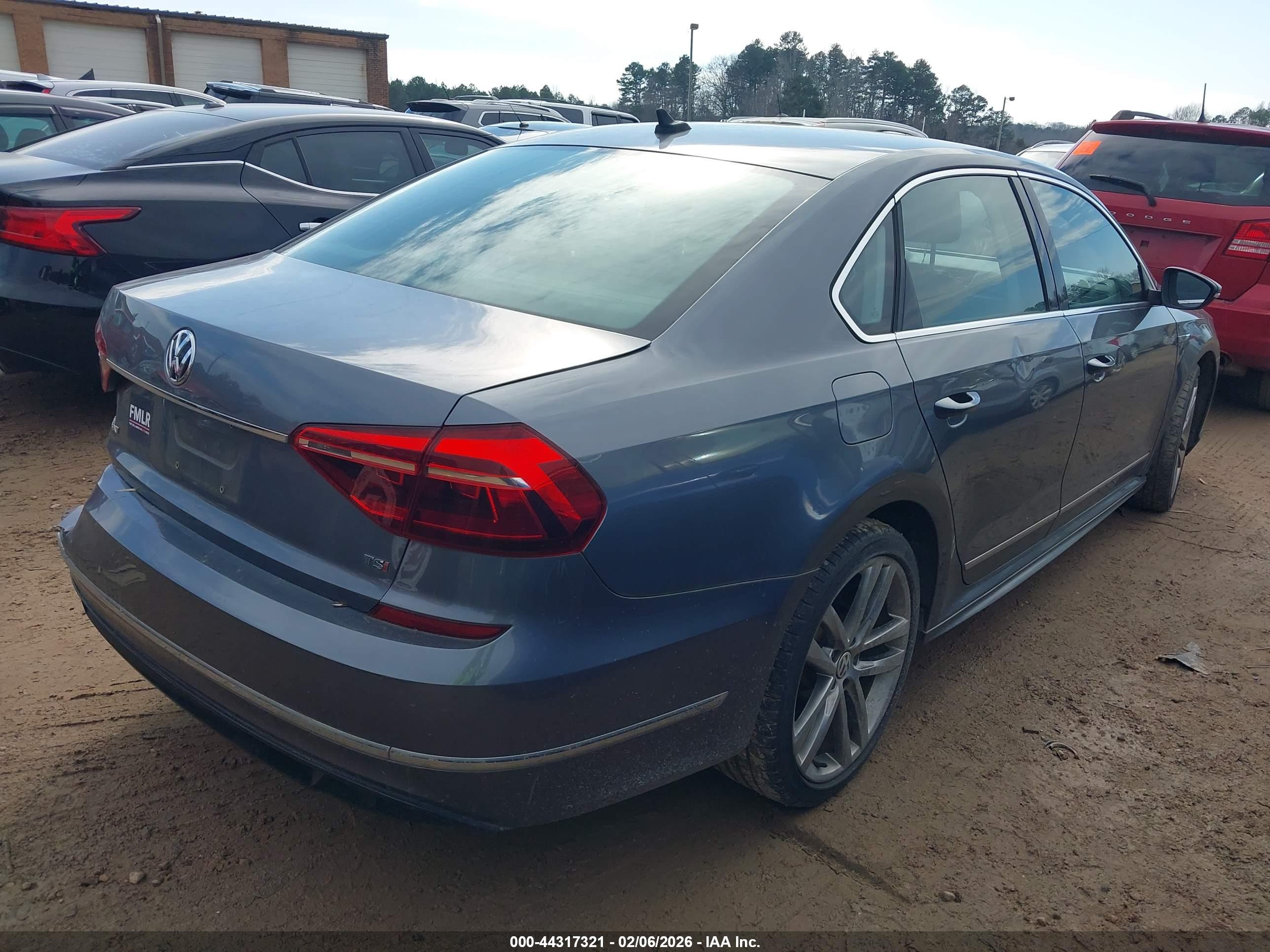 VOLKSWAGEN PASSAT image 4