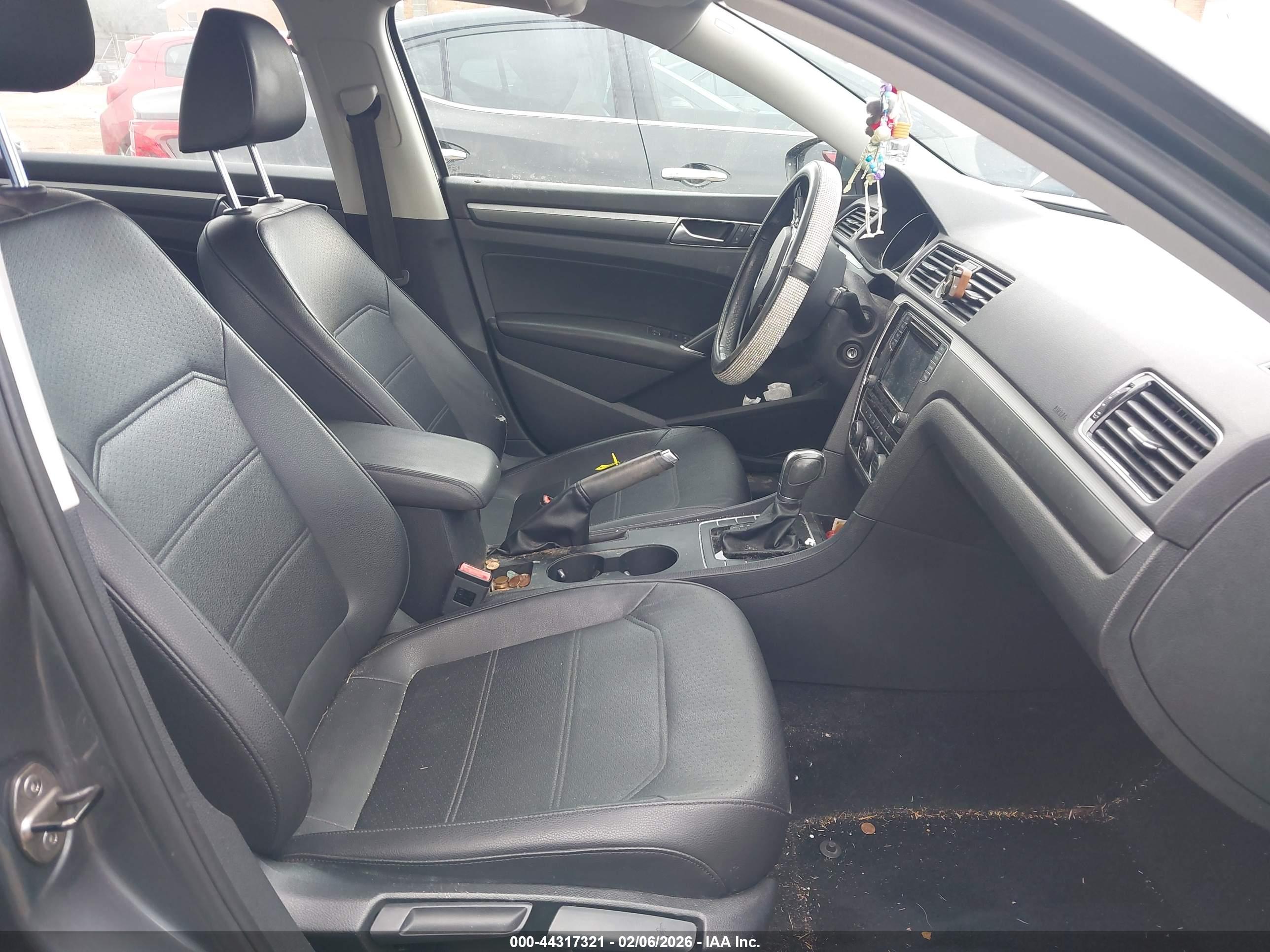 VOLKSWAGEN PASSAT image 5
