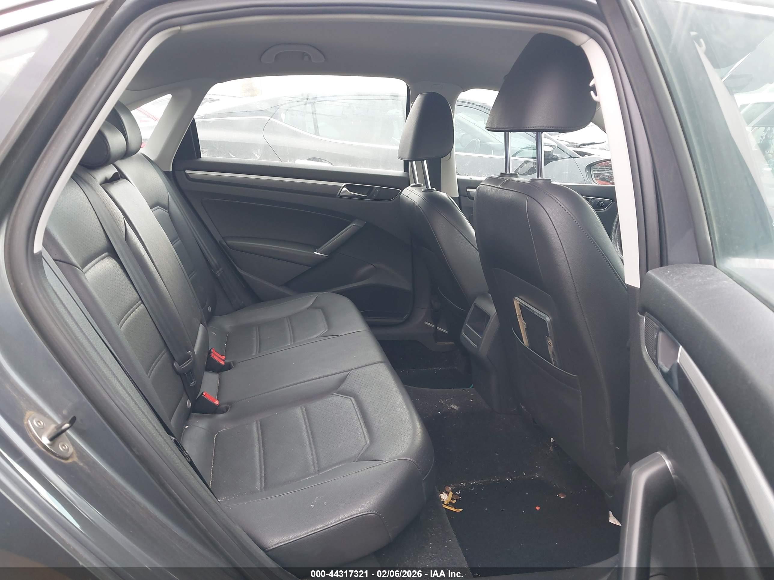 VOLKSWAGEN PASSAT image 8