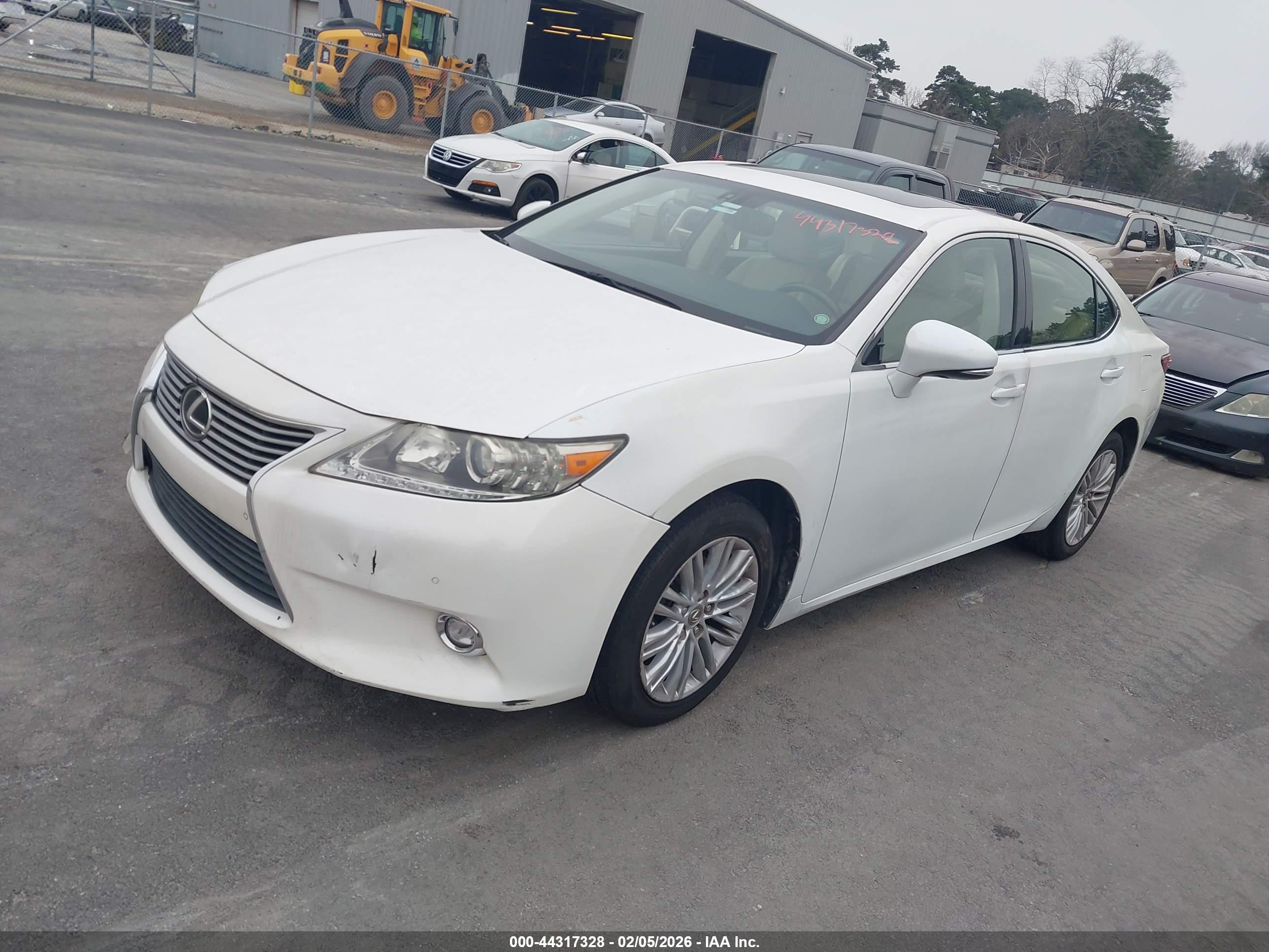 LEXUS ES image 2