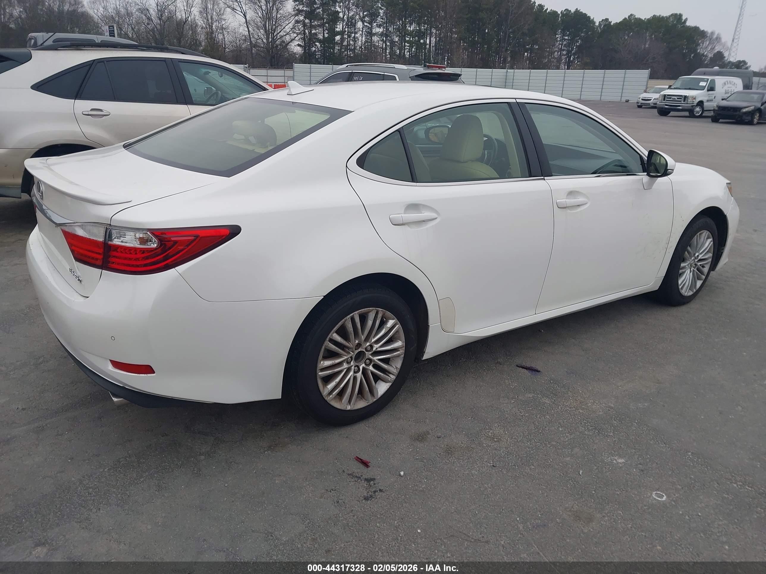 LEXUS ES image 4