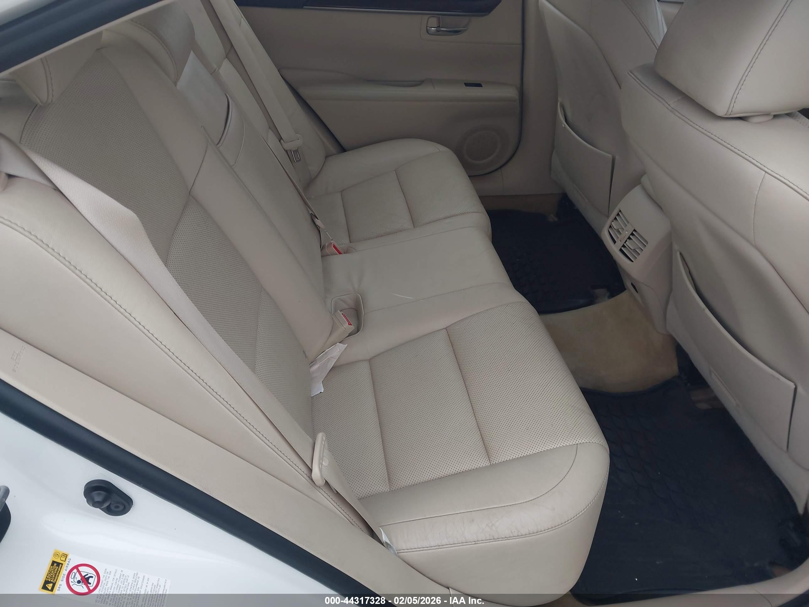 LEXUS ES image 8