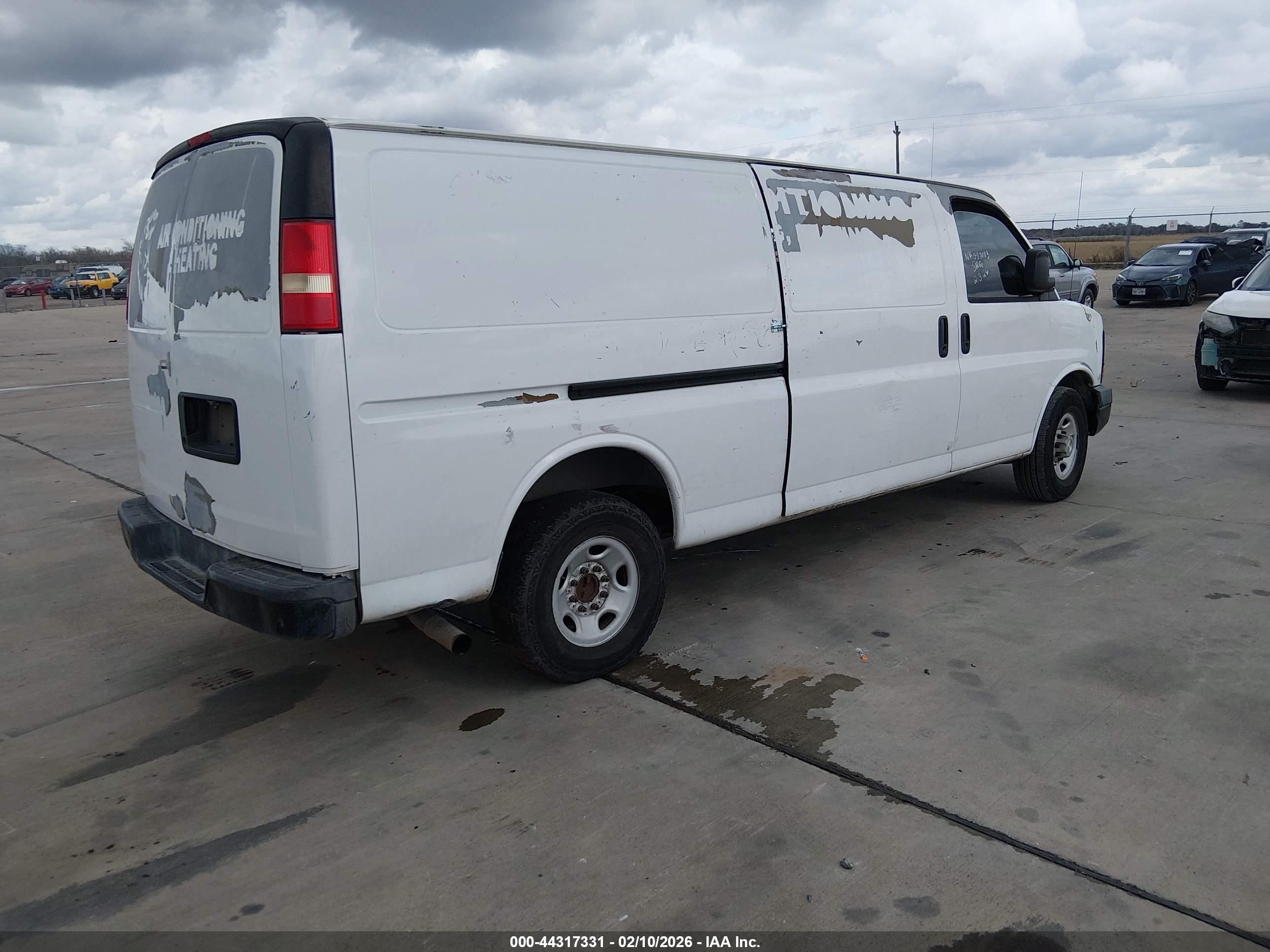 CHEVROLET EXPRESS image 4