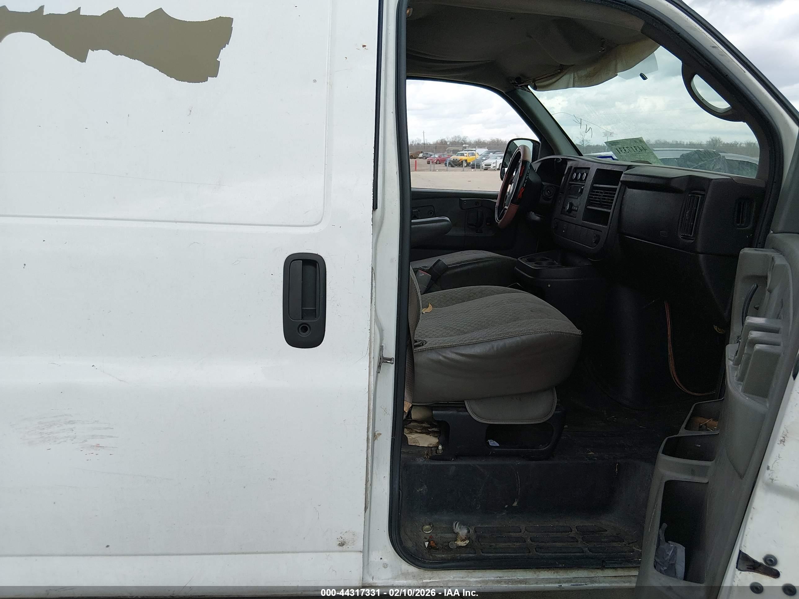 CHEVROLET EXPRESS image 5