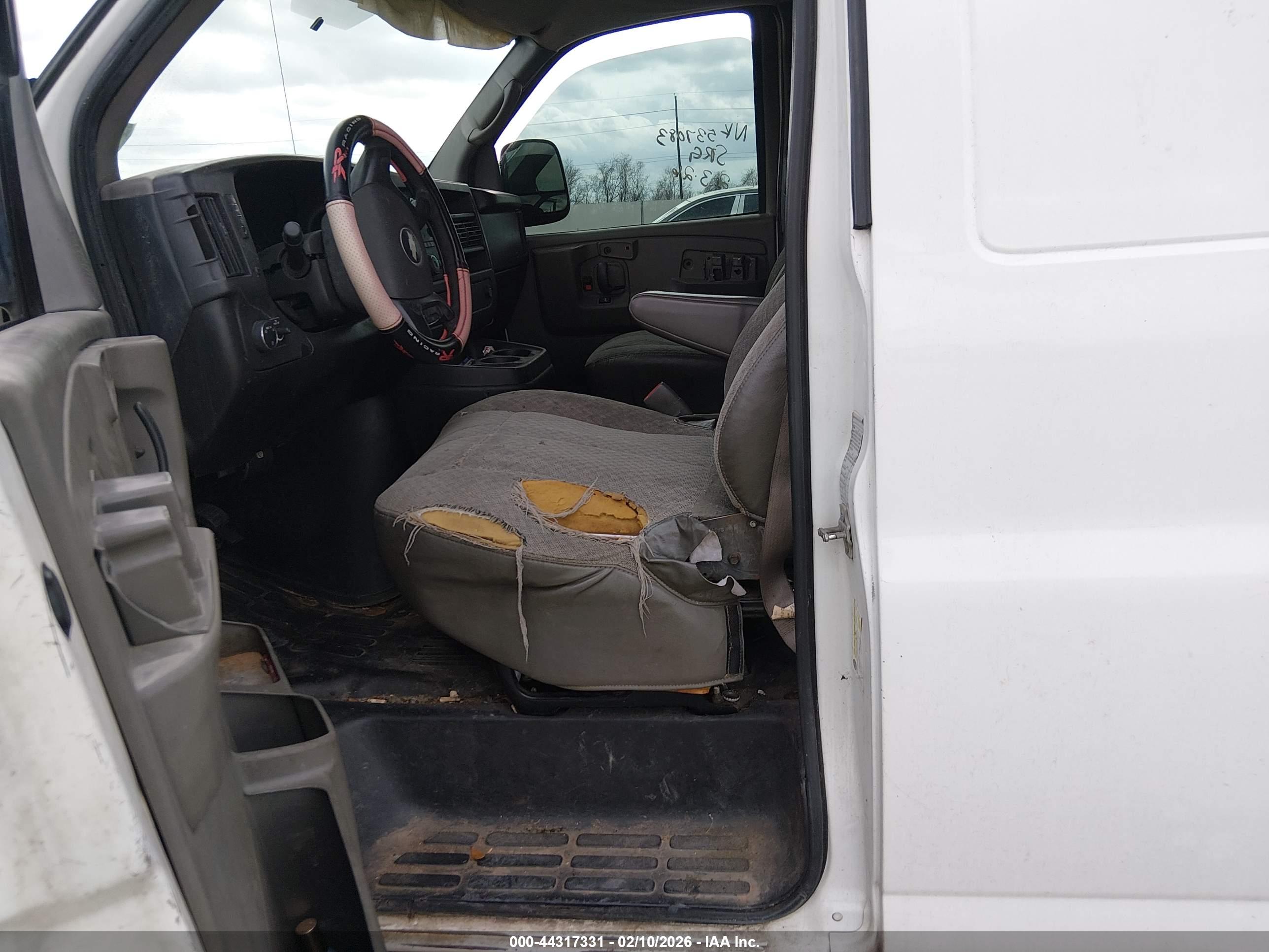 CHEVROLET EXPRESS image 8
