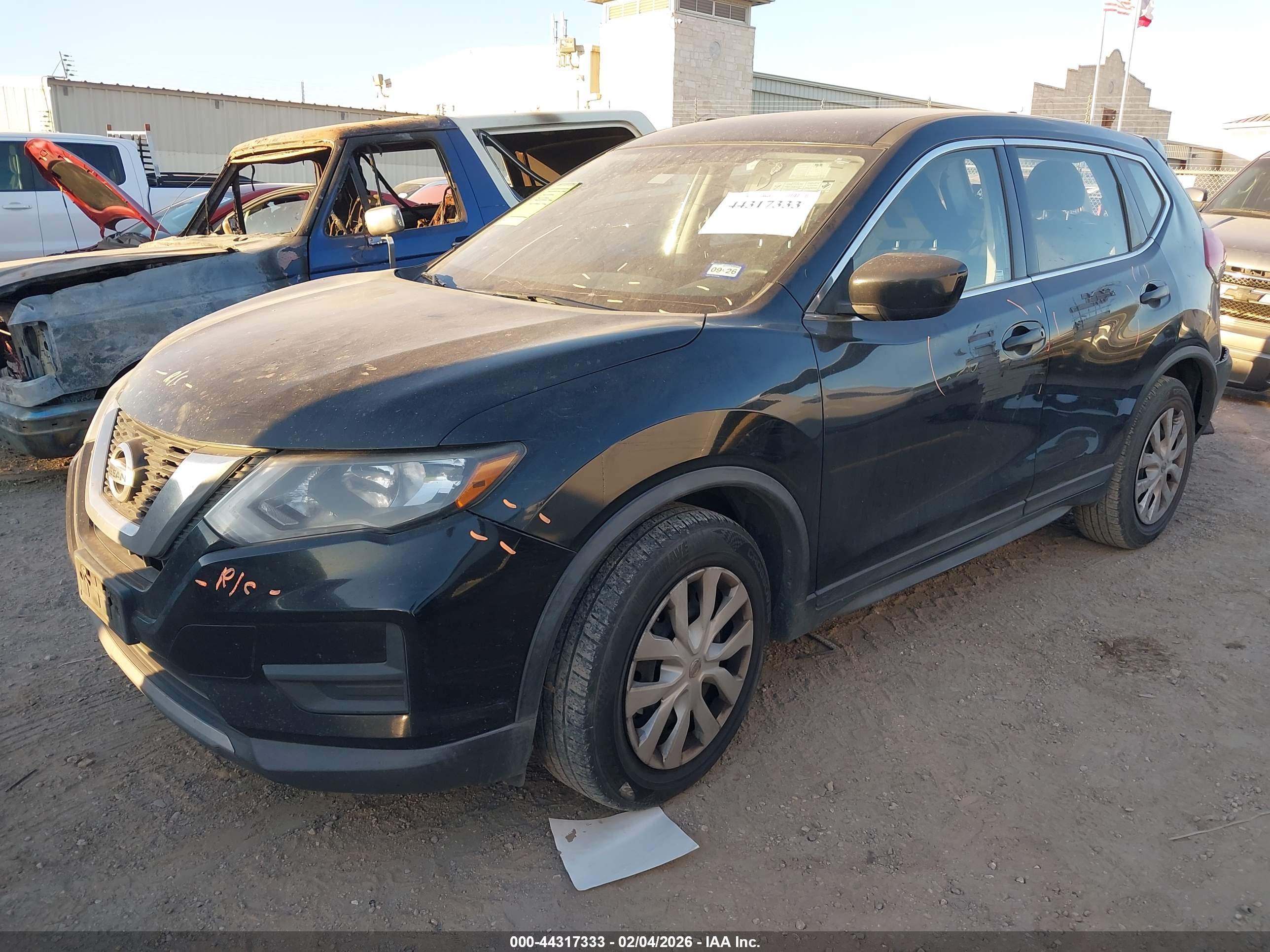 NISSAN ROGUE image 2