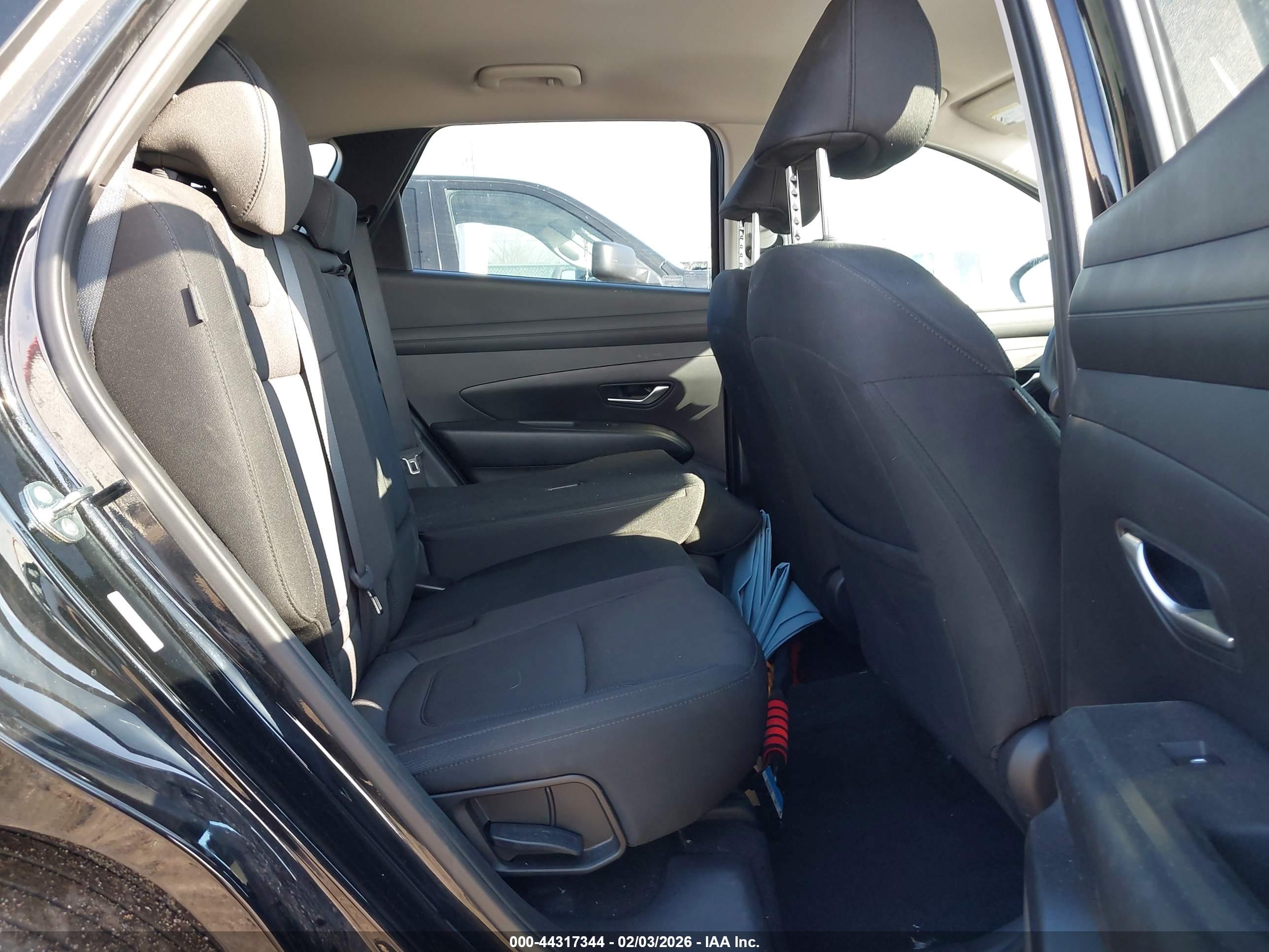HYUNDAI TUCSON image 8