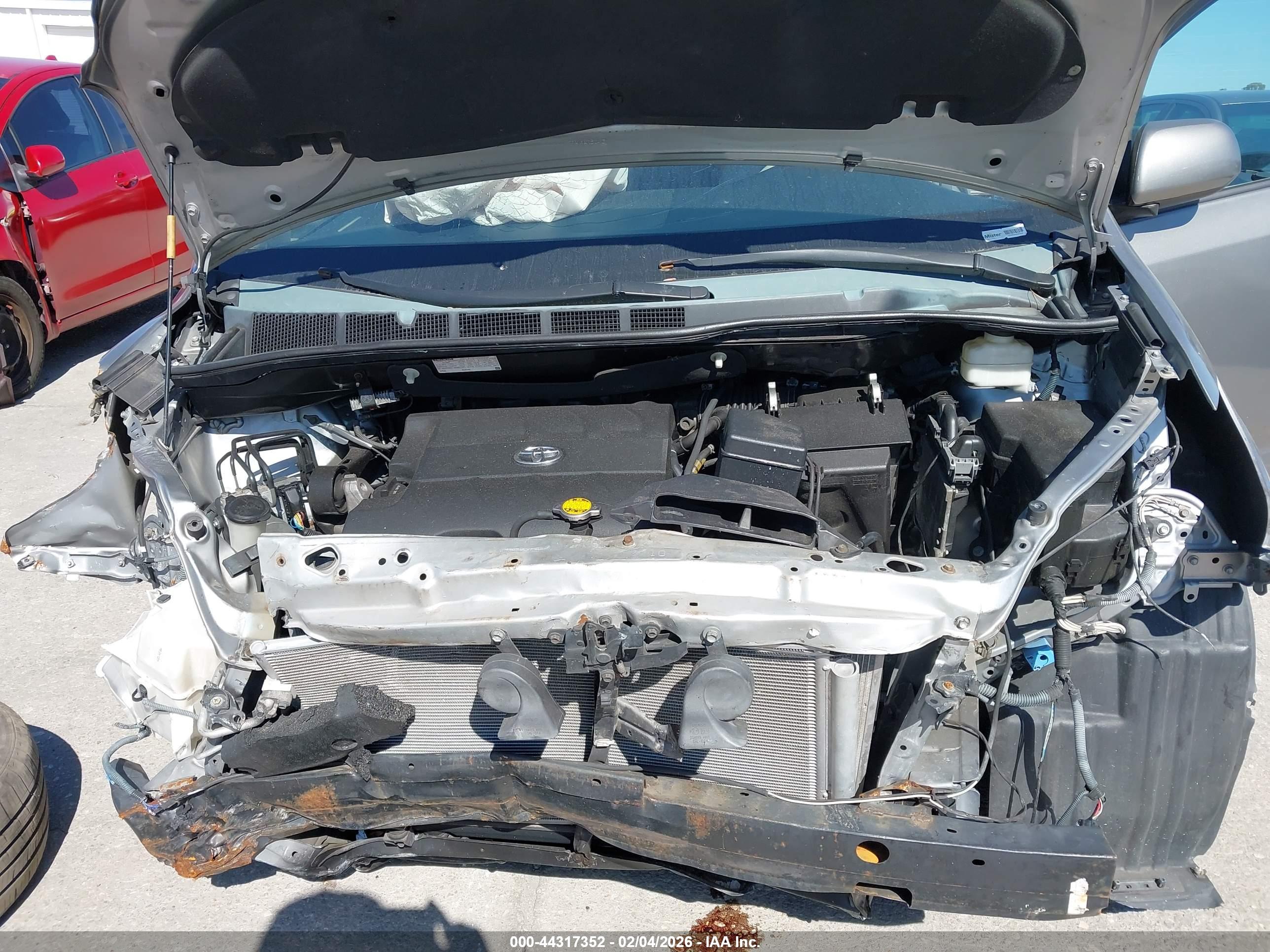 TOYOTA SIENNA image 10