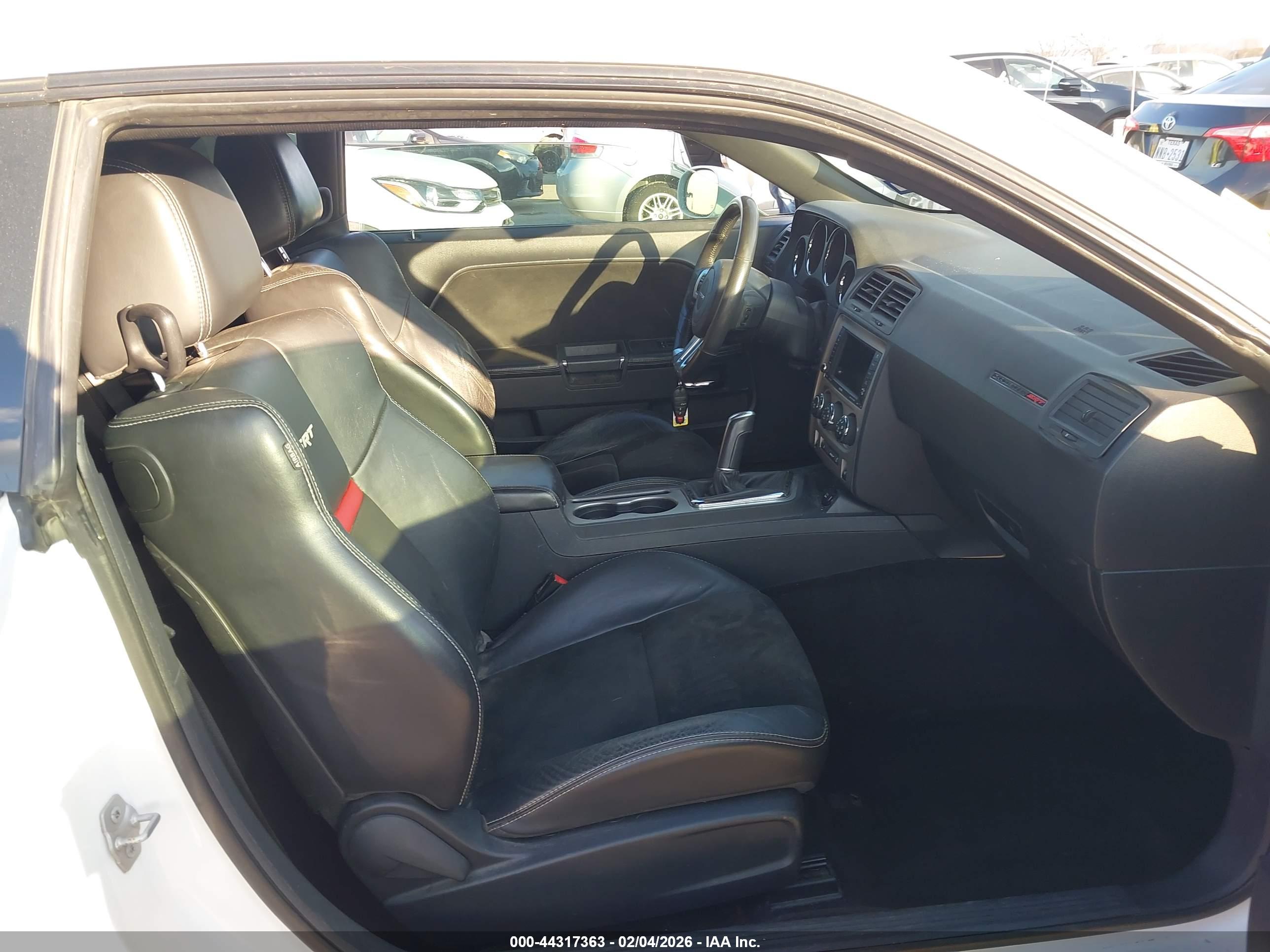 DODGE CHALLENGER image 5