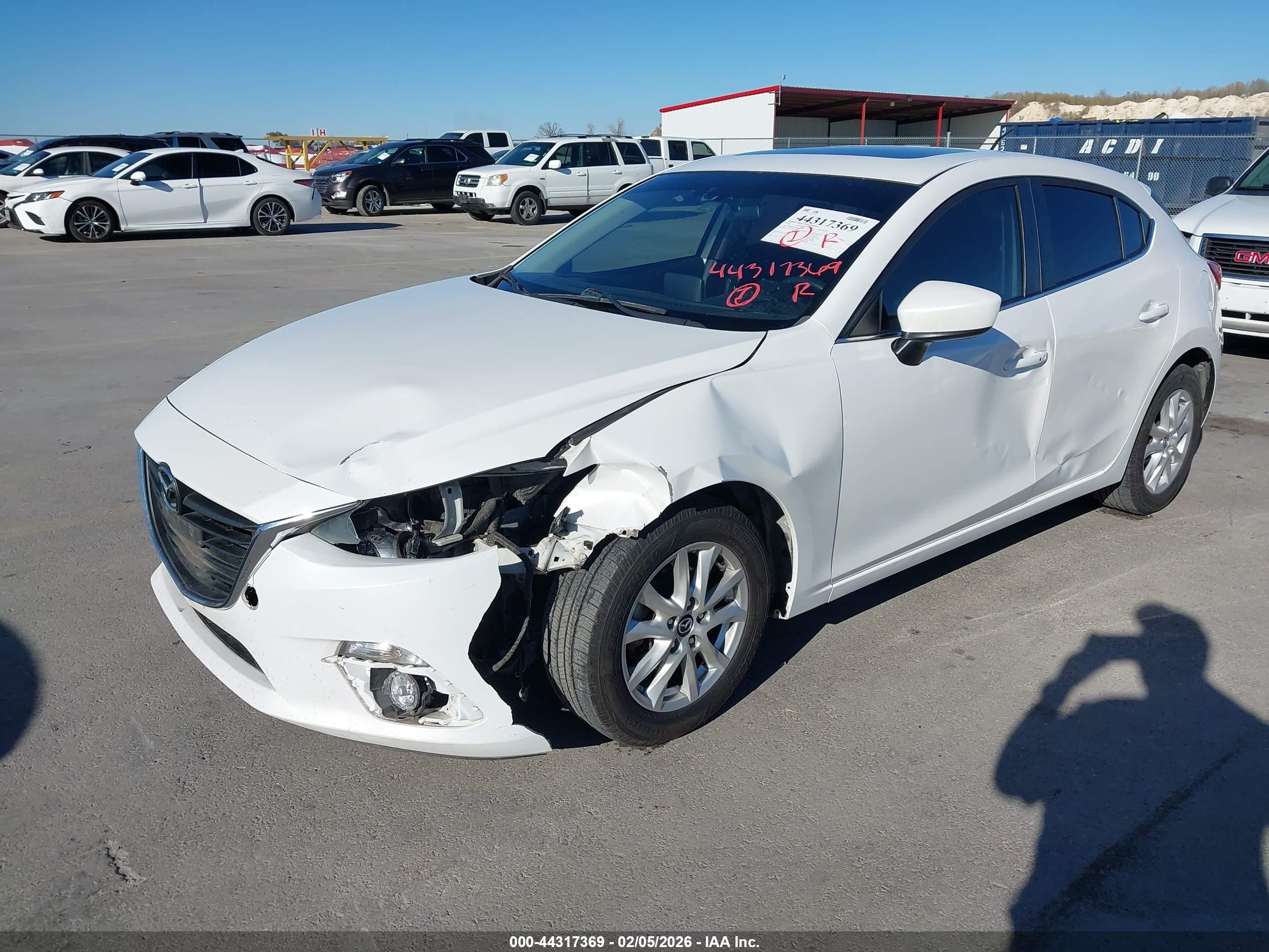 MAZDA MAZDA3 image 2