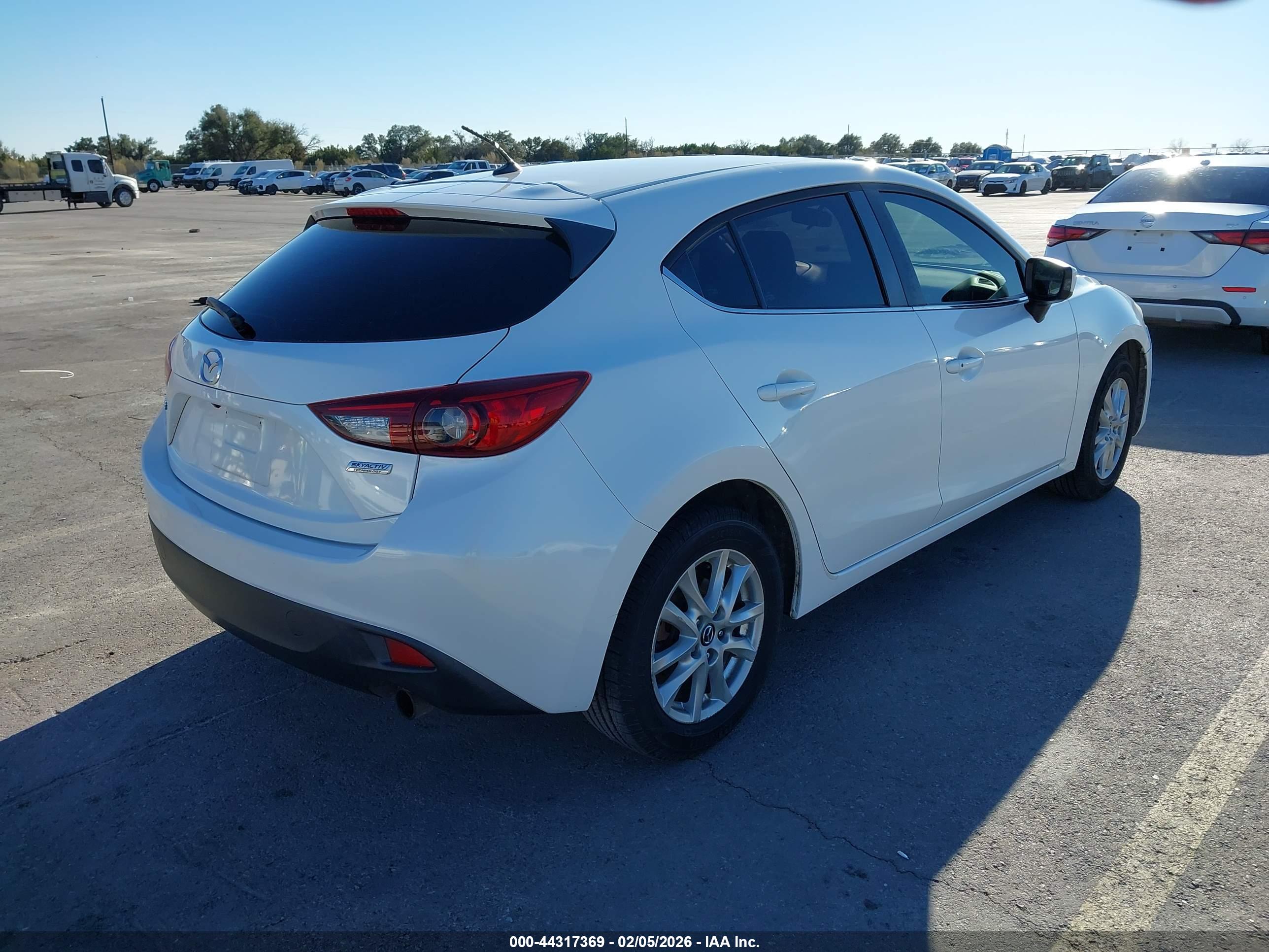 MAZDA MAZDA3 image 4
