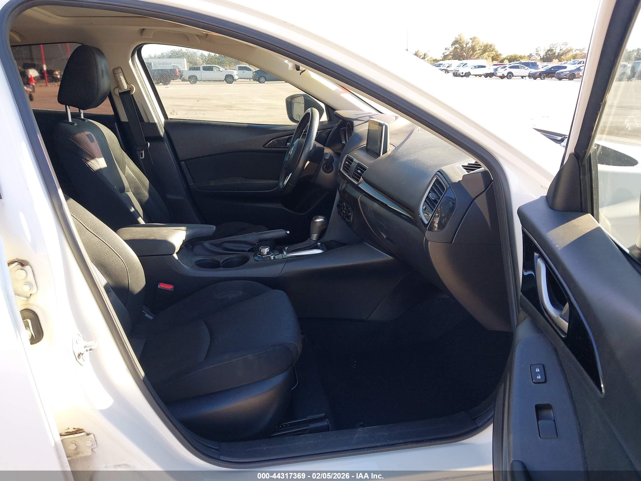 MAZDA MAZDA3 image 5