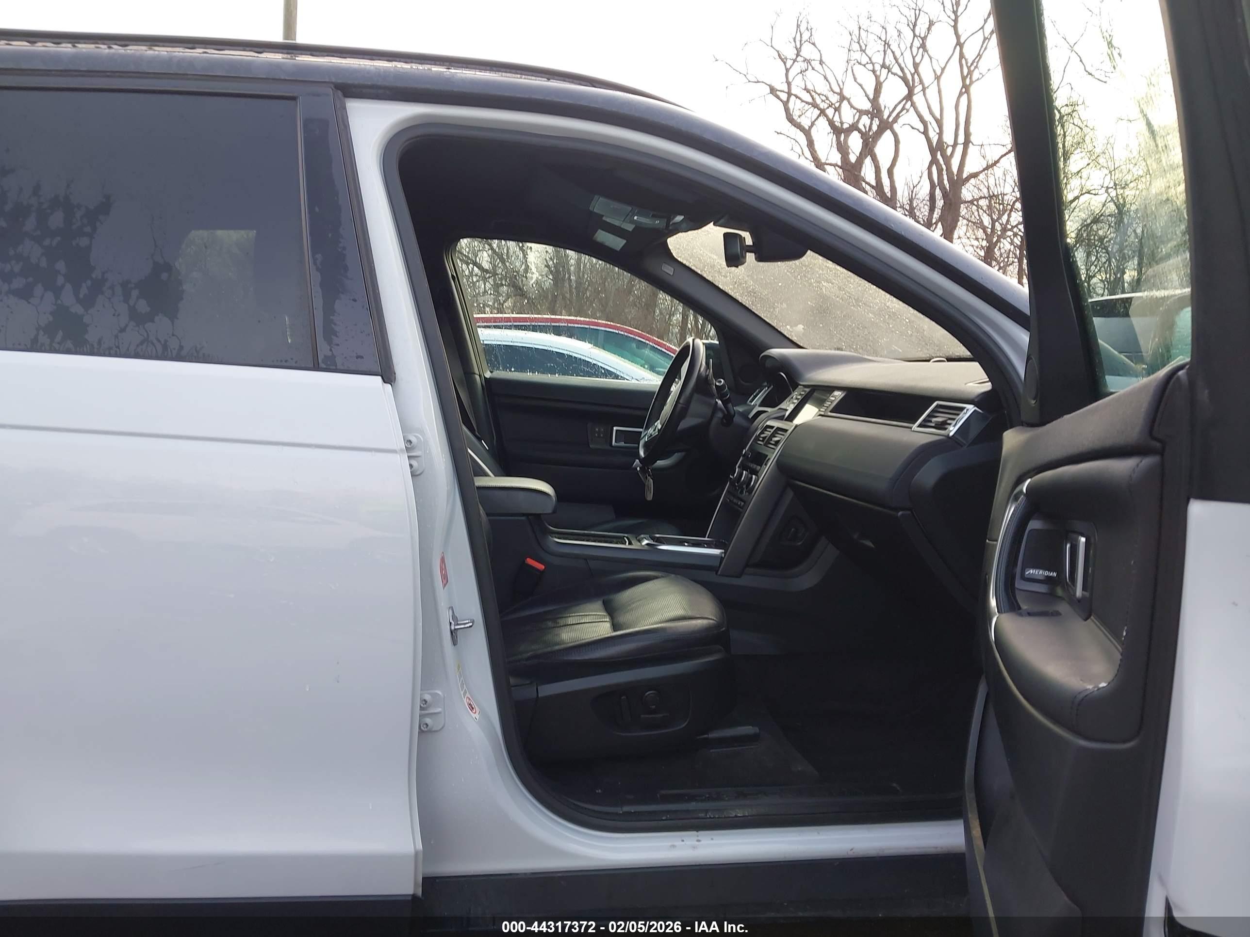 LAND ROVER image 5