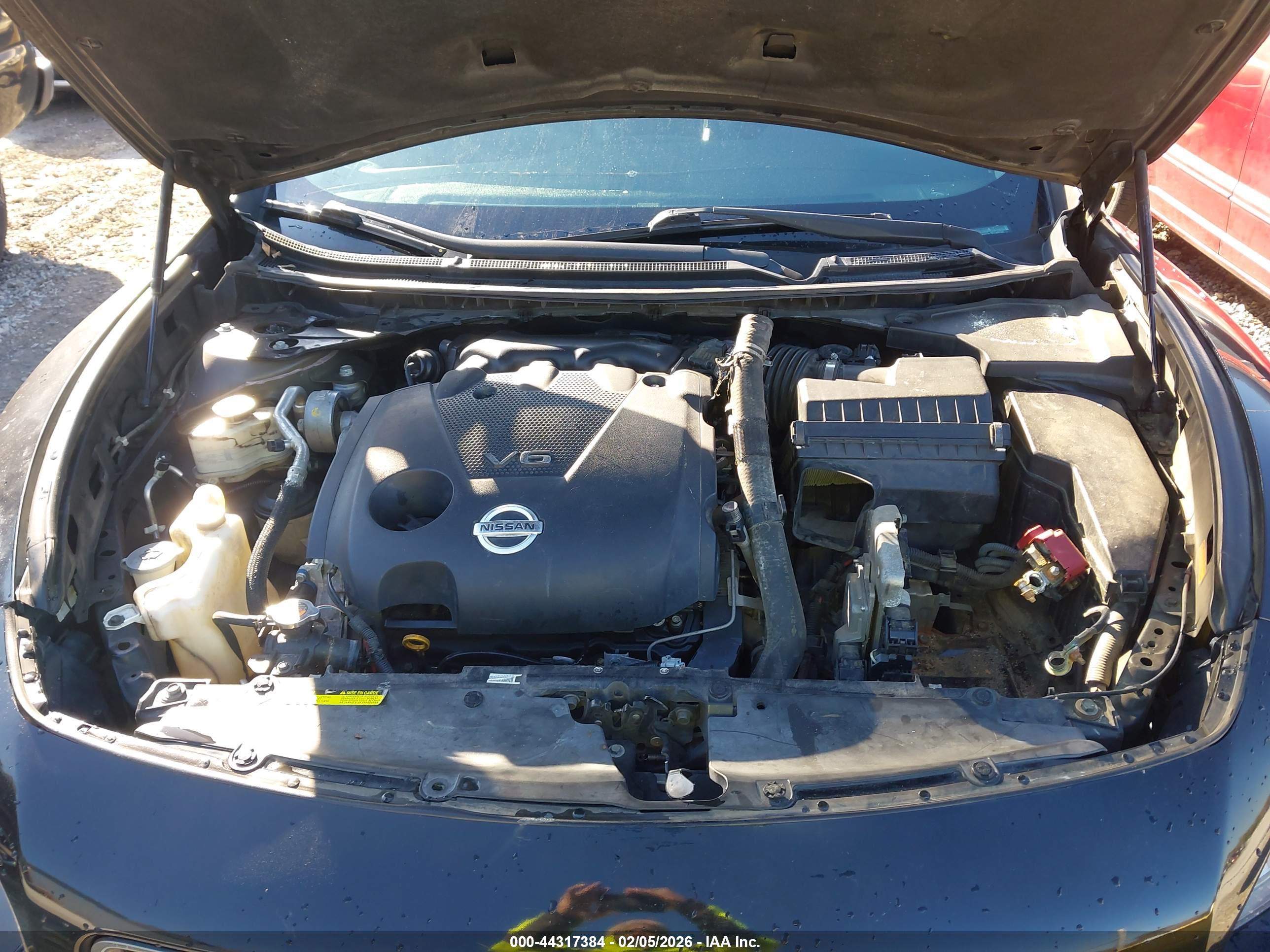 NISSAN MAXIMA image 10