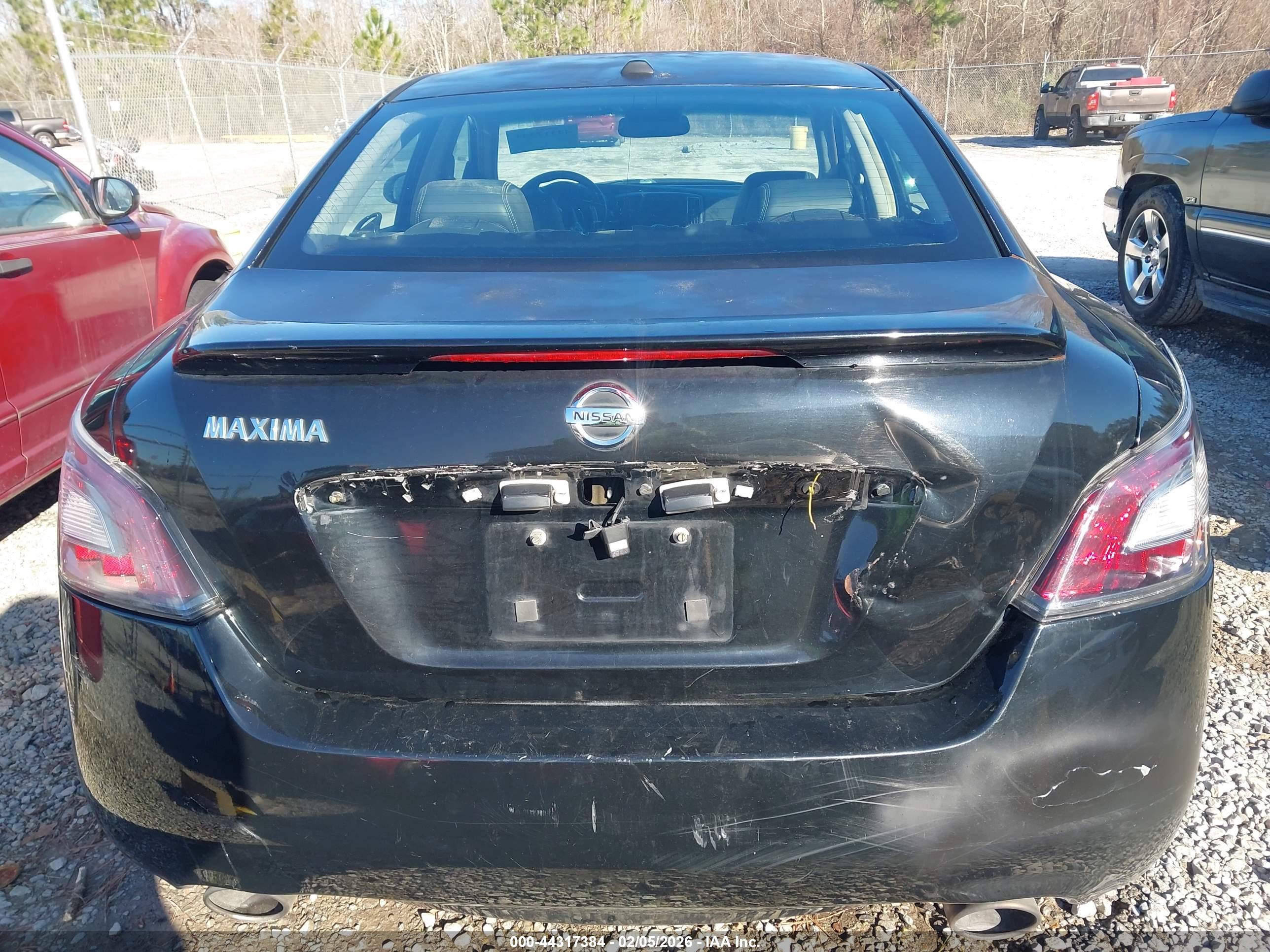 NISSAN MAXIMA image 6