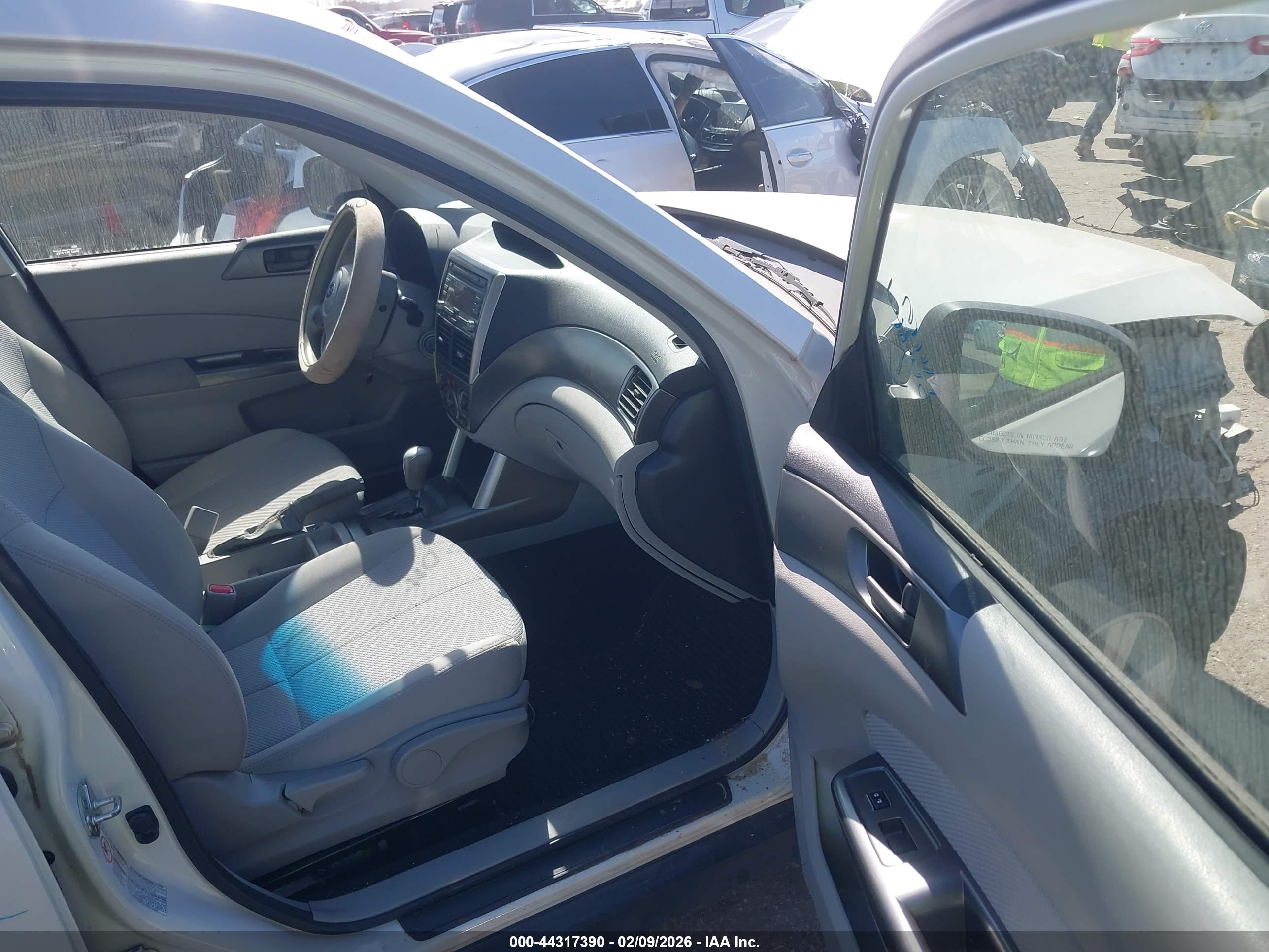 SUBARU FORESTER image 5