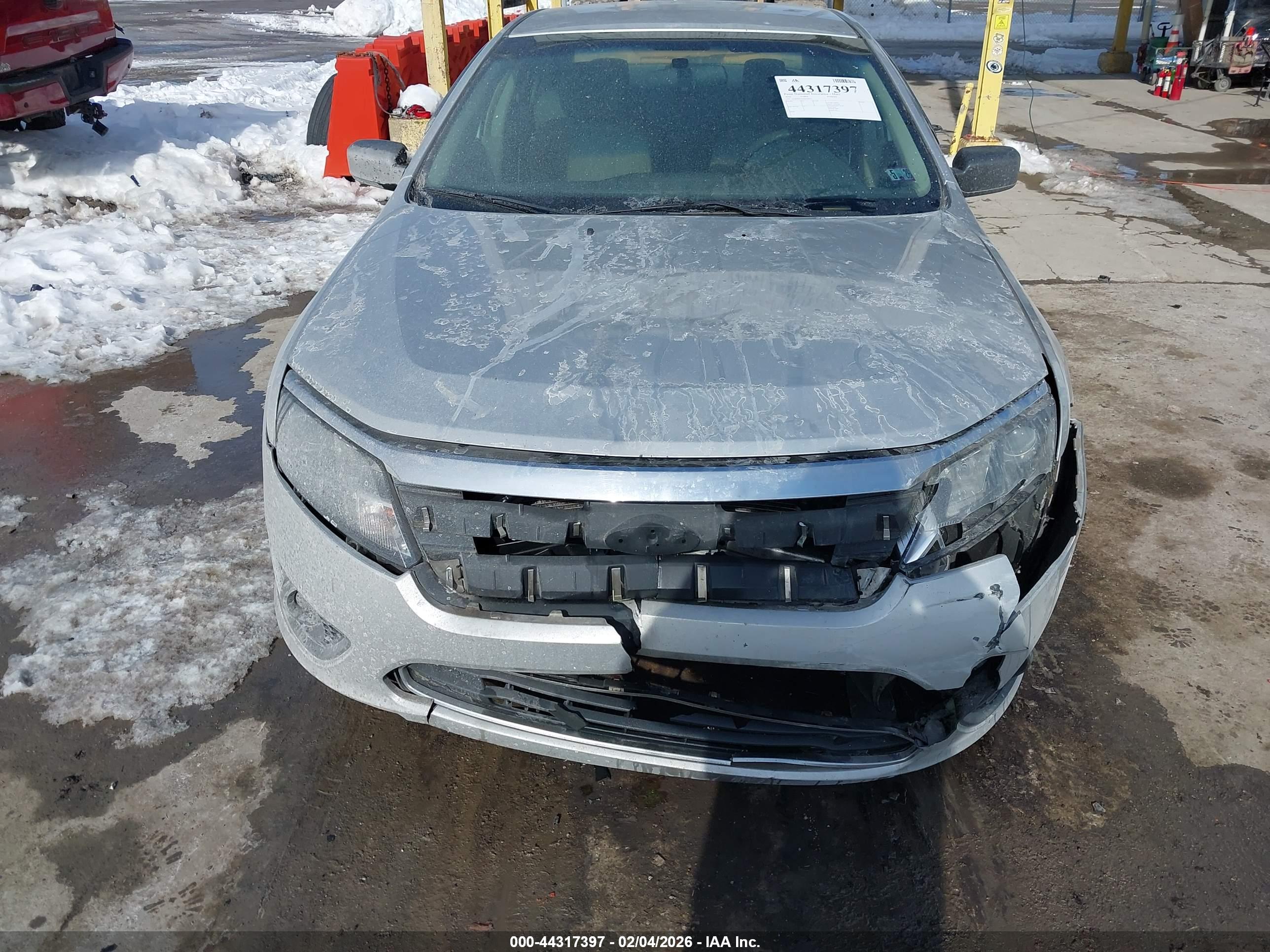 FORD FUSION image 6