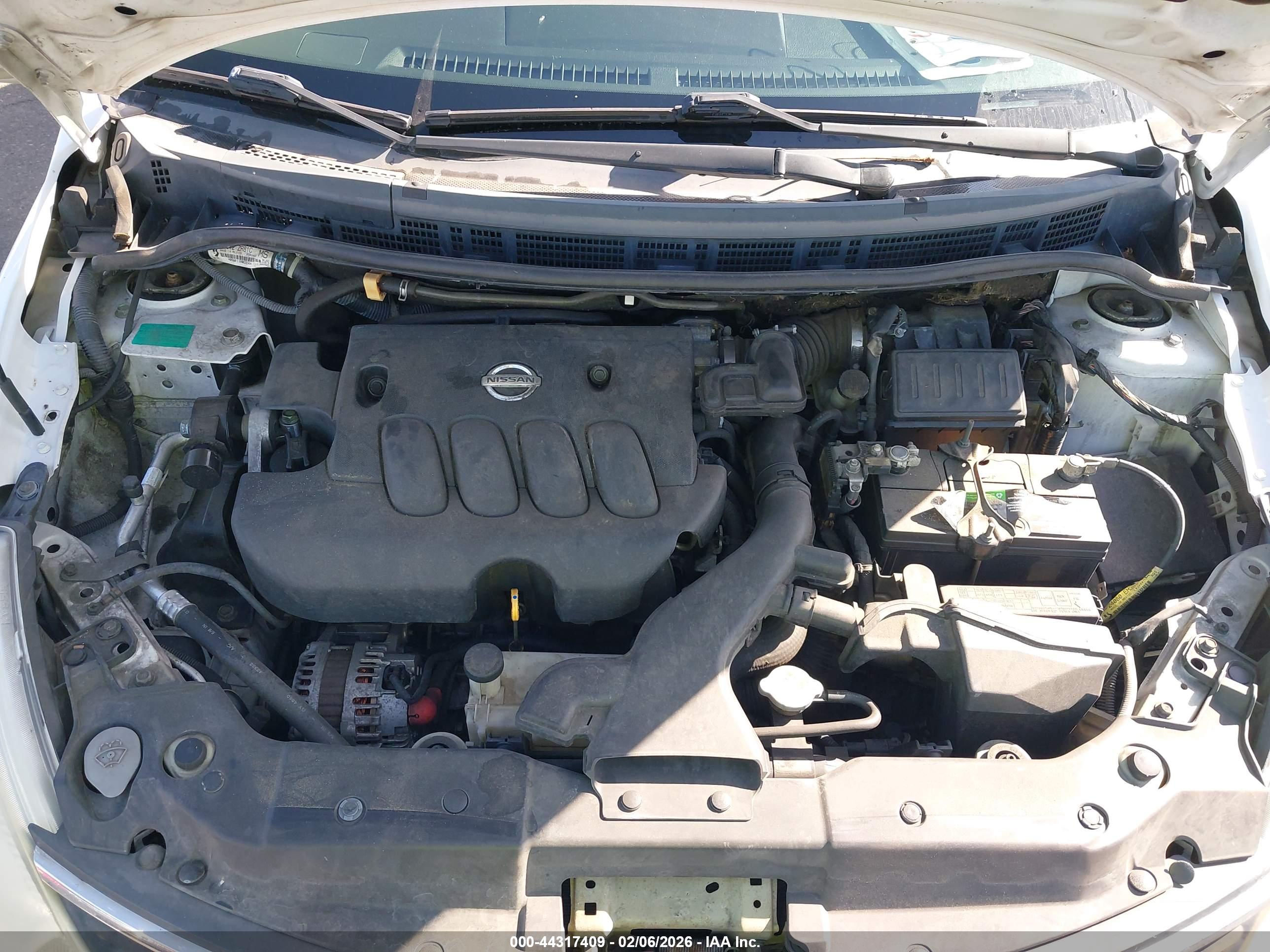 NISSAN VERSA image 10