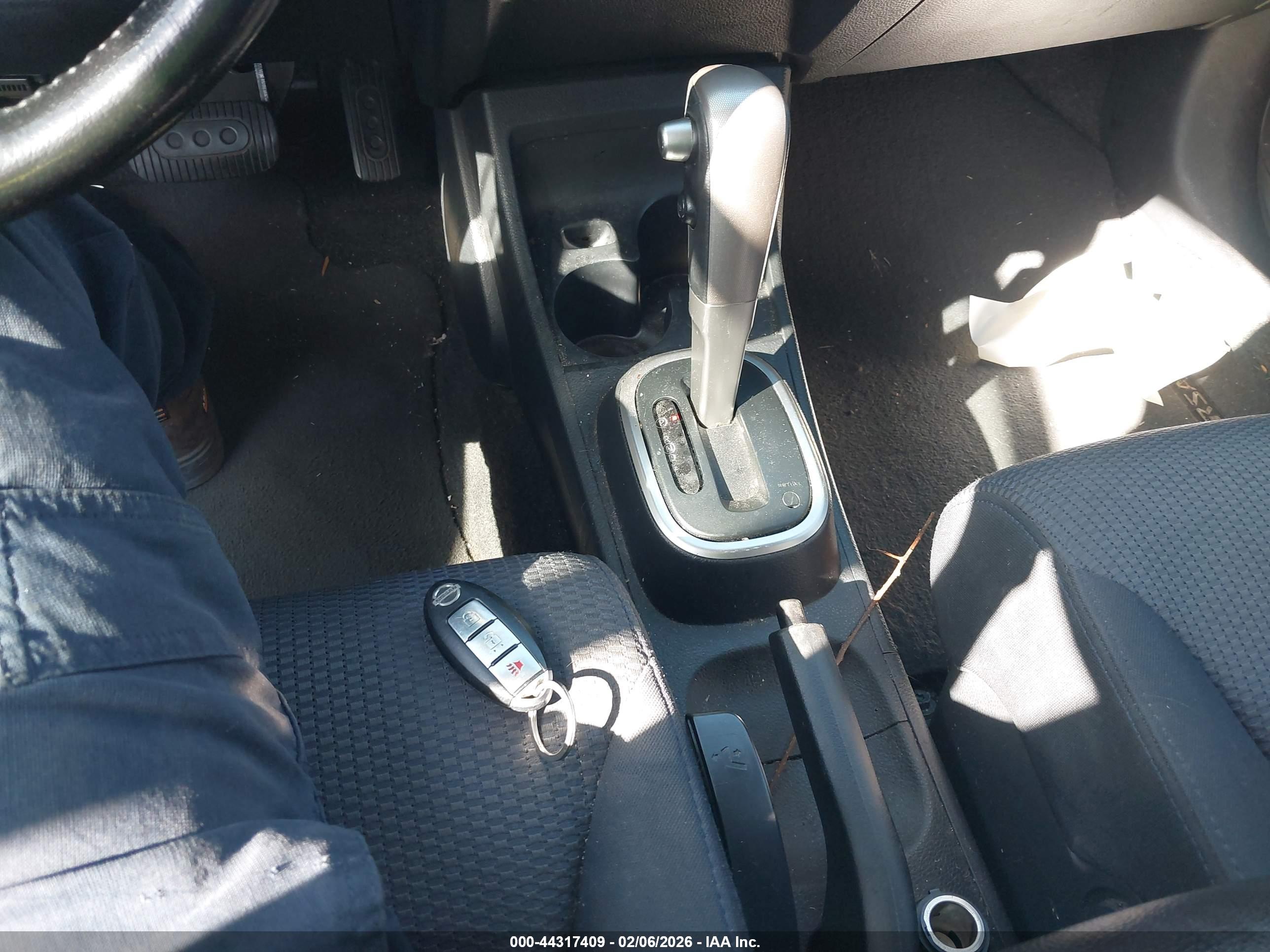 NISSAN VERSA image 11