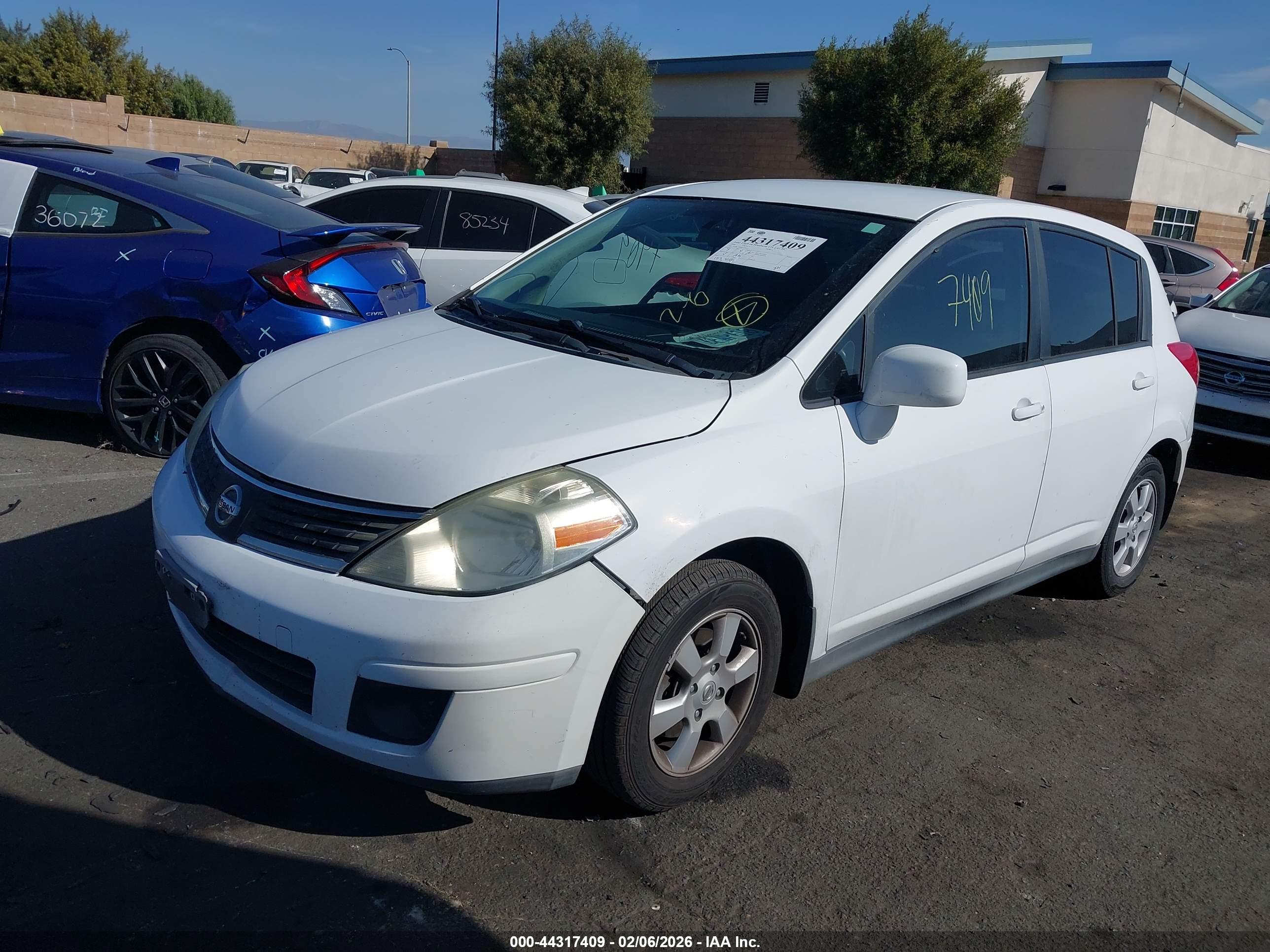 NISSAN VERSA image 2