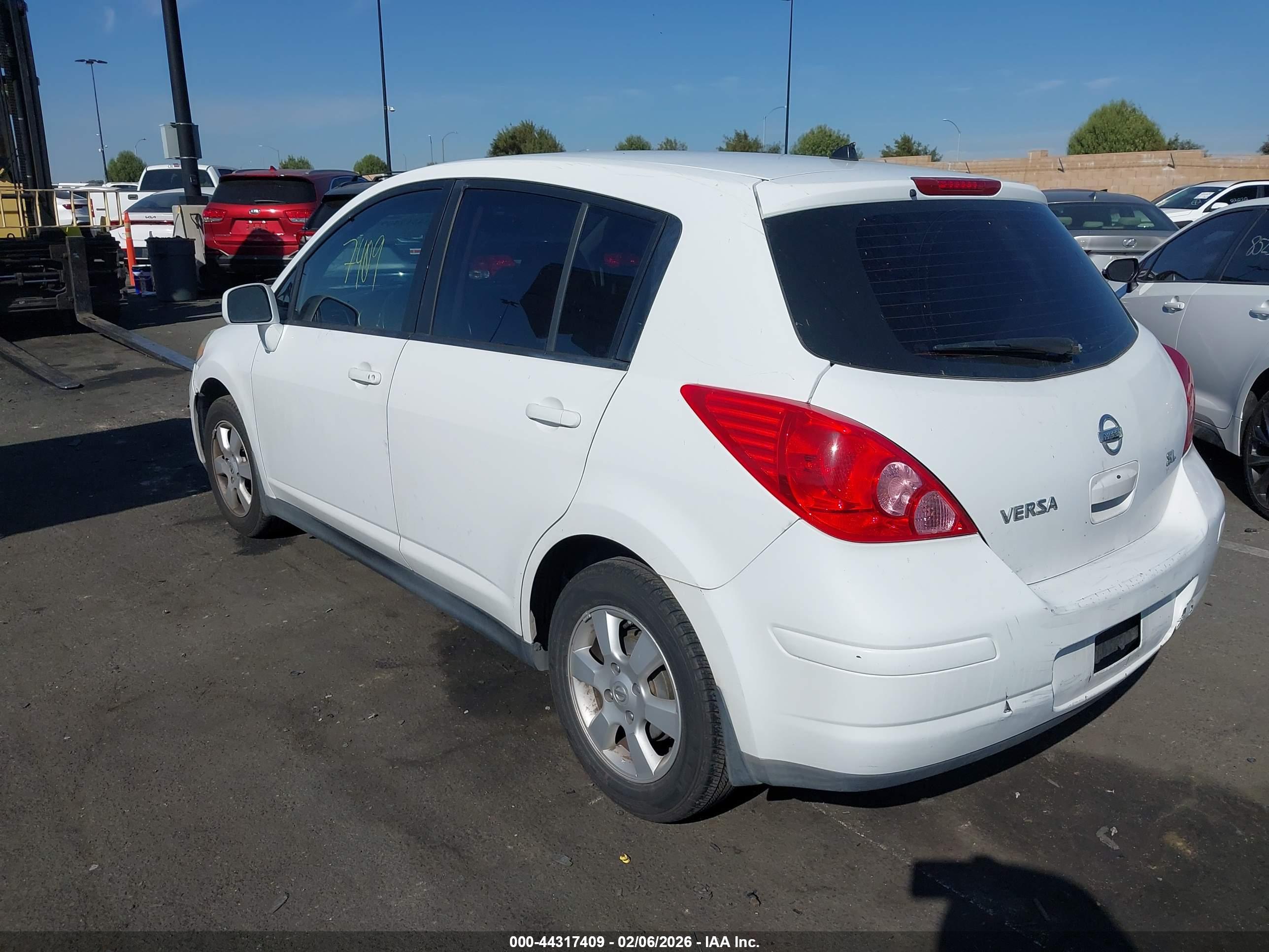 NISSAN VERSA image 3