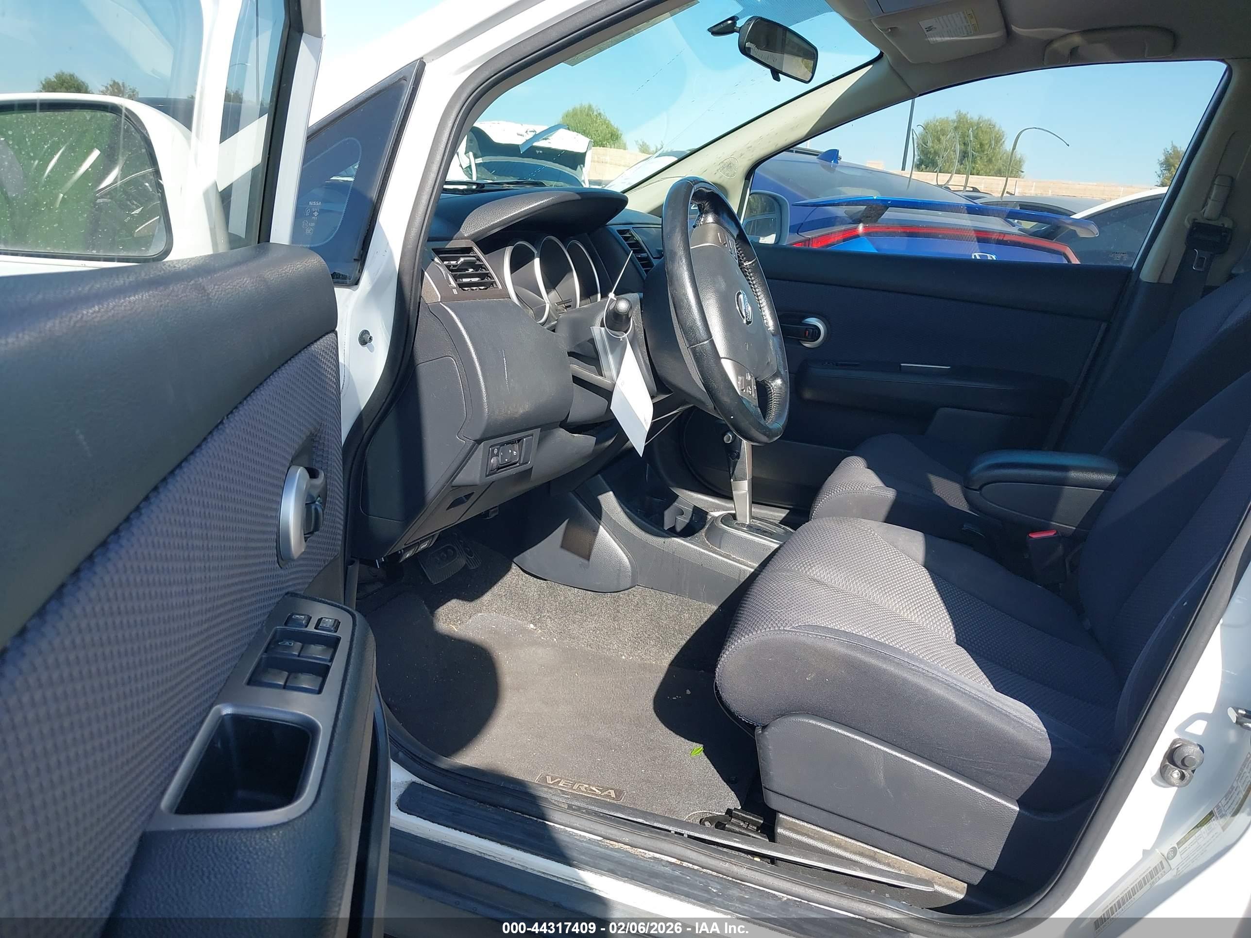 NISSAN VERSA image 5