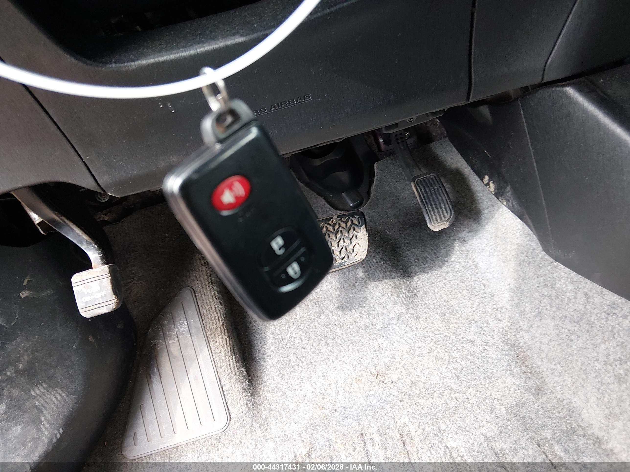 TOYOTA PRIUS image 11