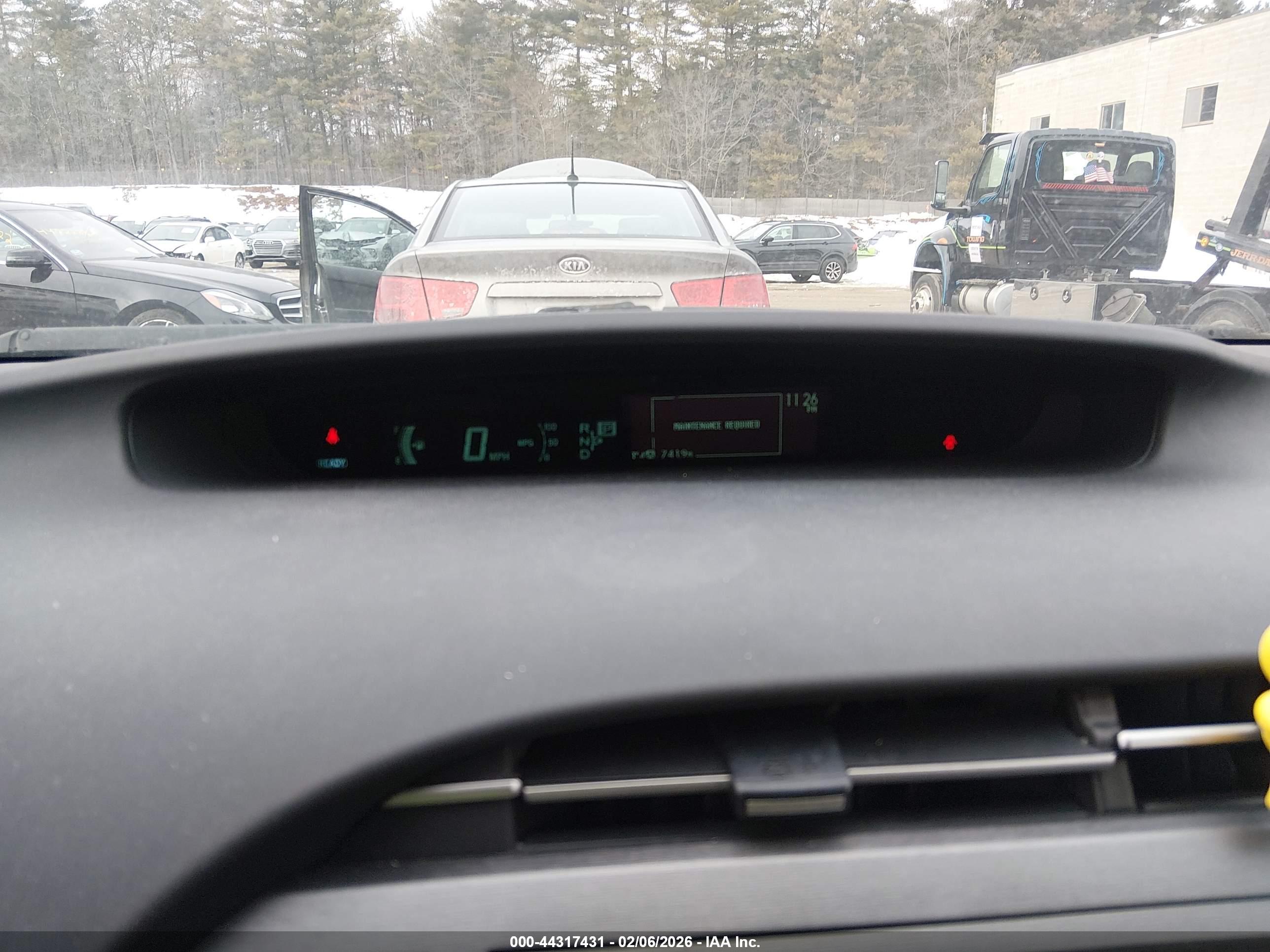 TOYOTA PRIUS image 7