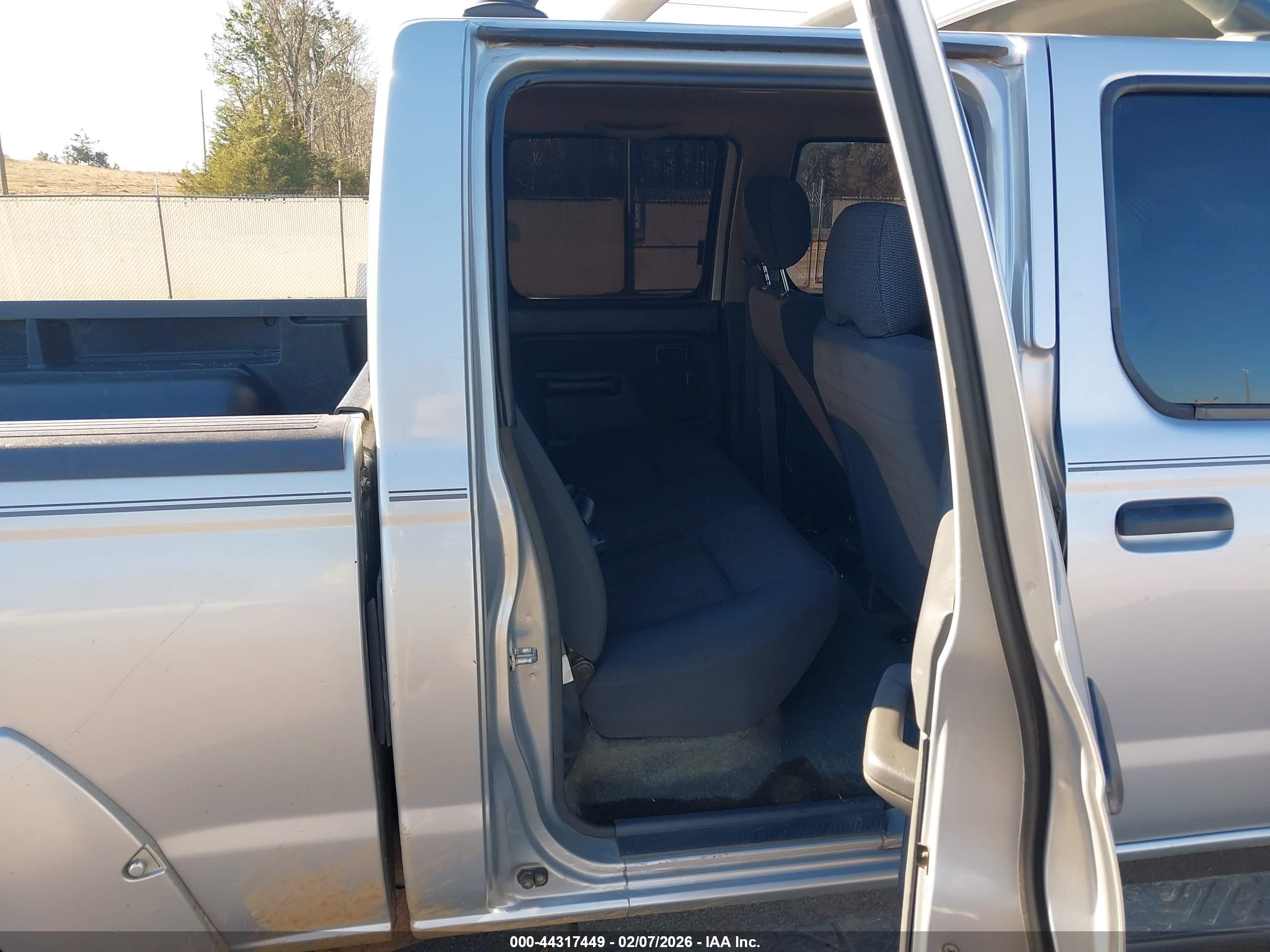 NISSAN FRONTIER image 8