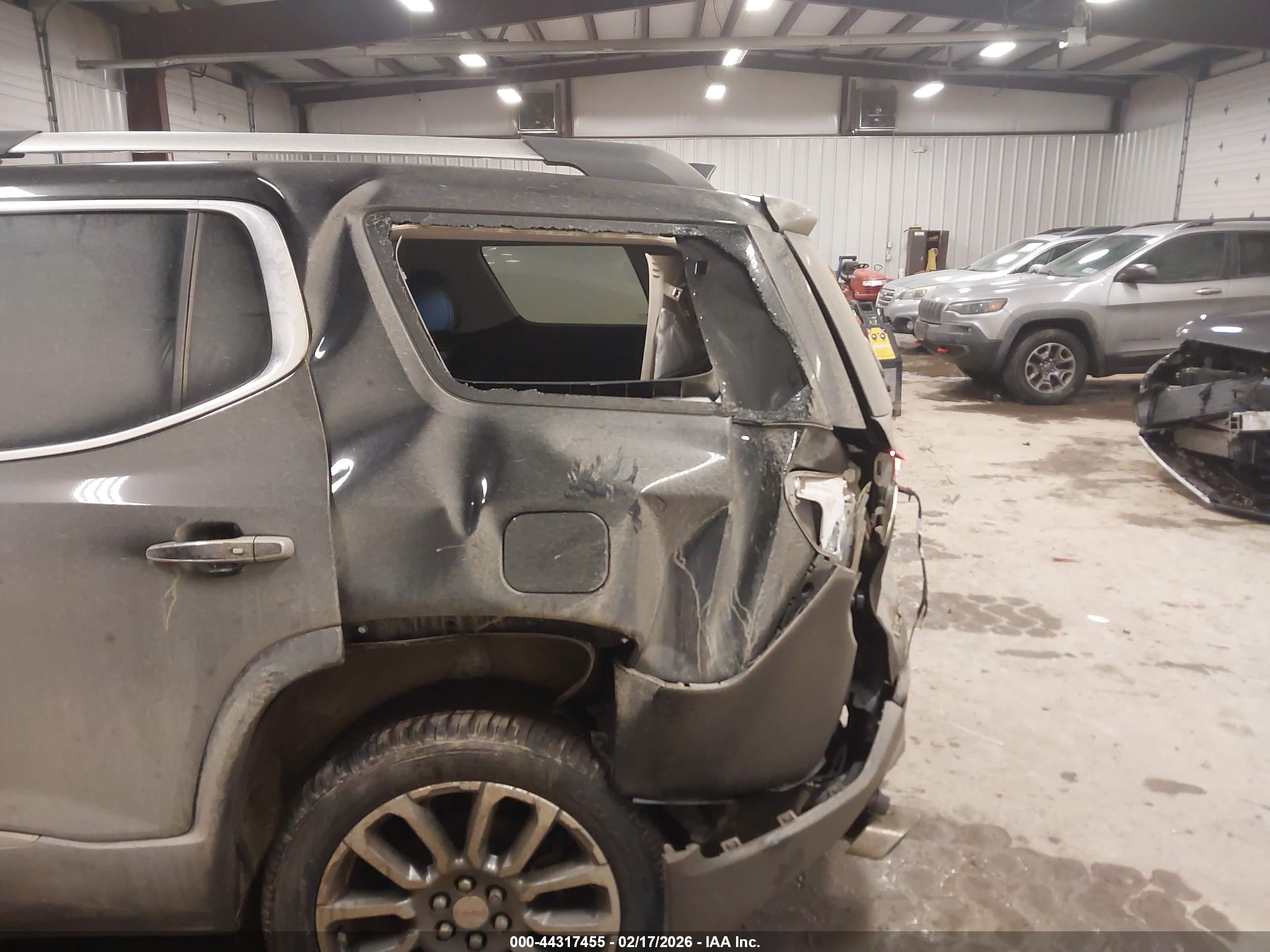 GMC ACADIA image 6