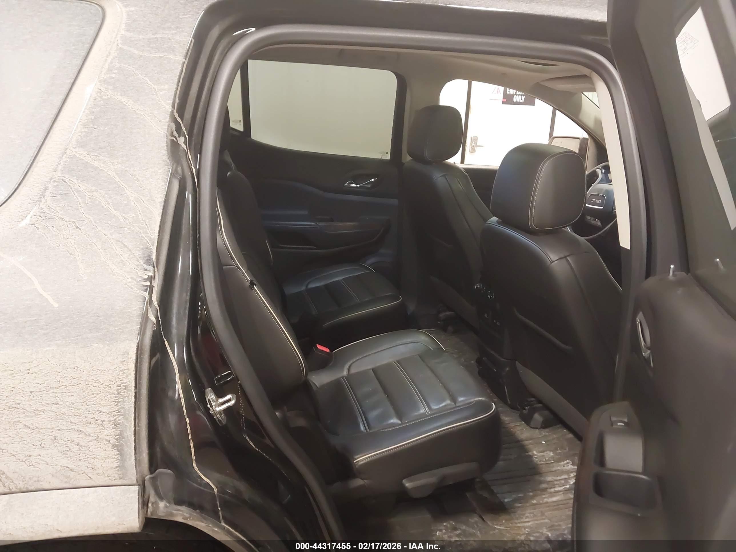 GMC ACADIA image 8
