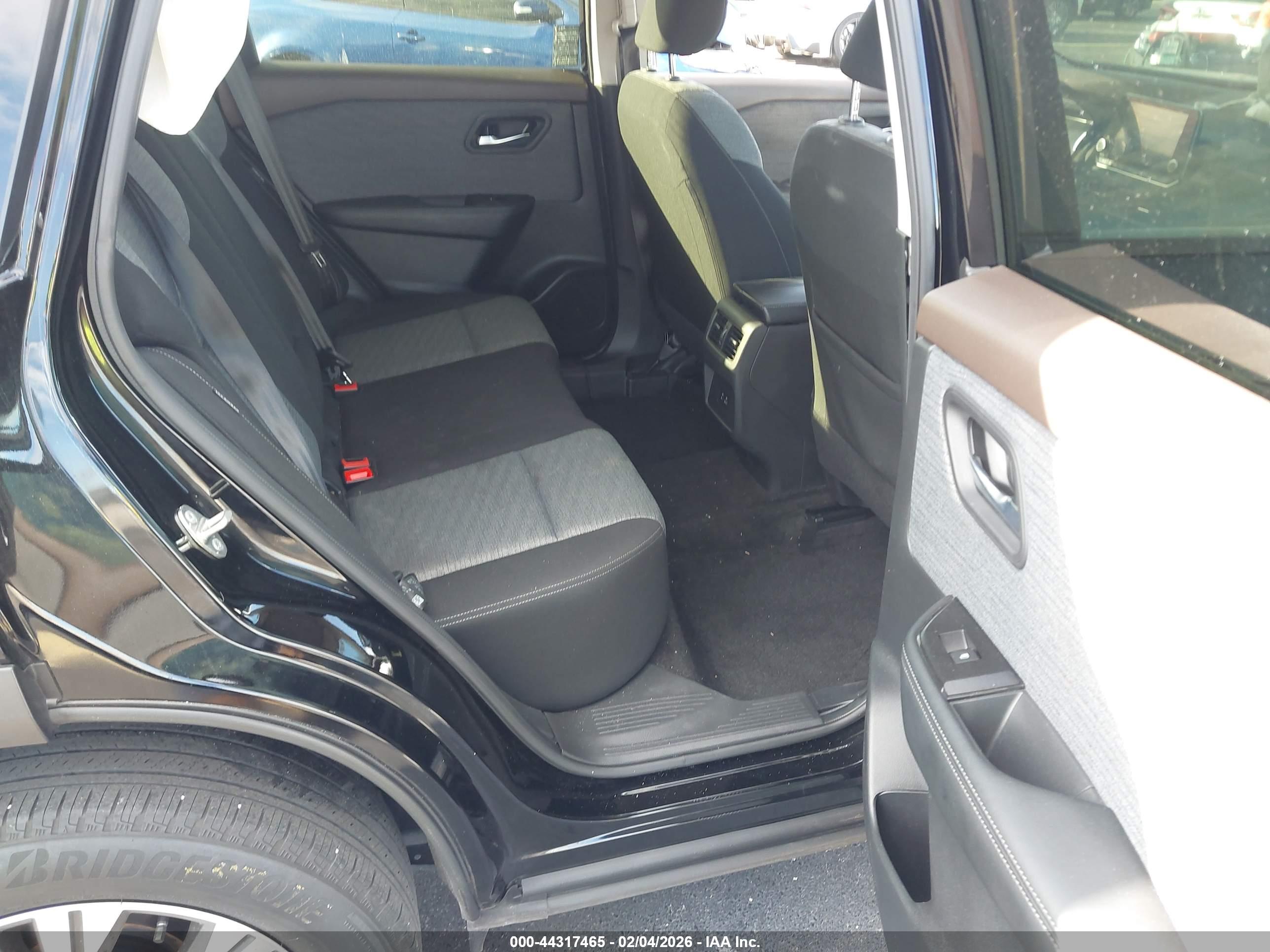 NISSAN ROGUE image 8