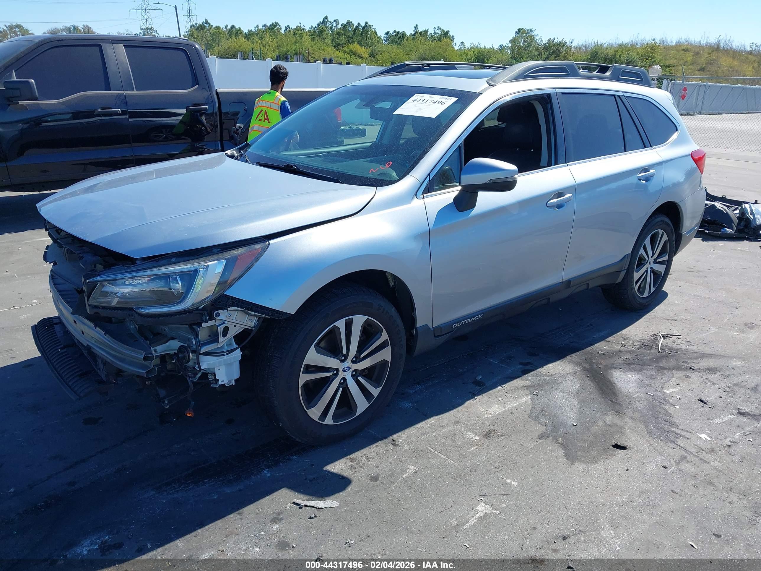SUBARU OUTBACK image 2