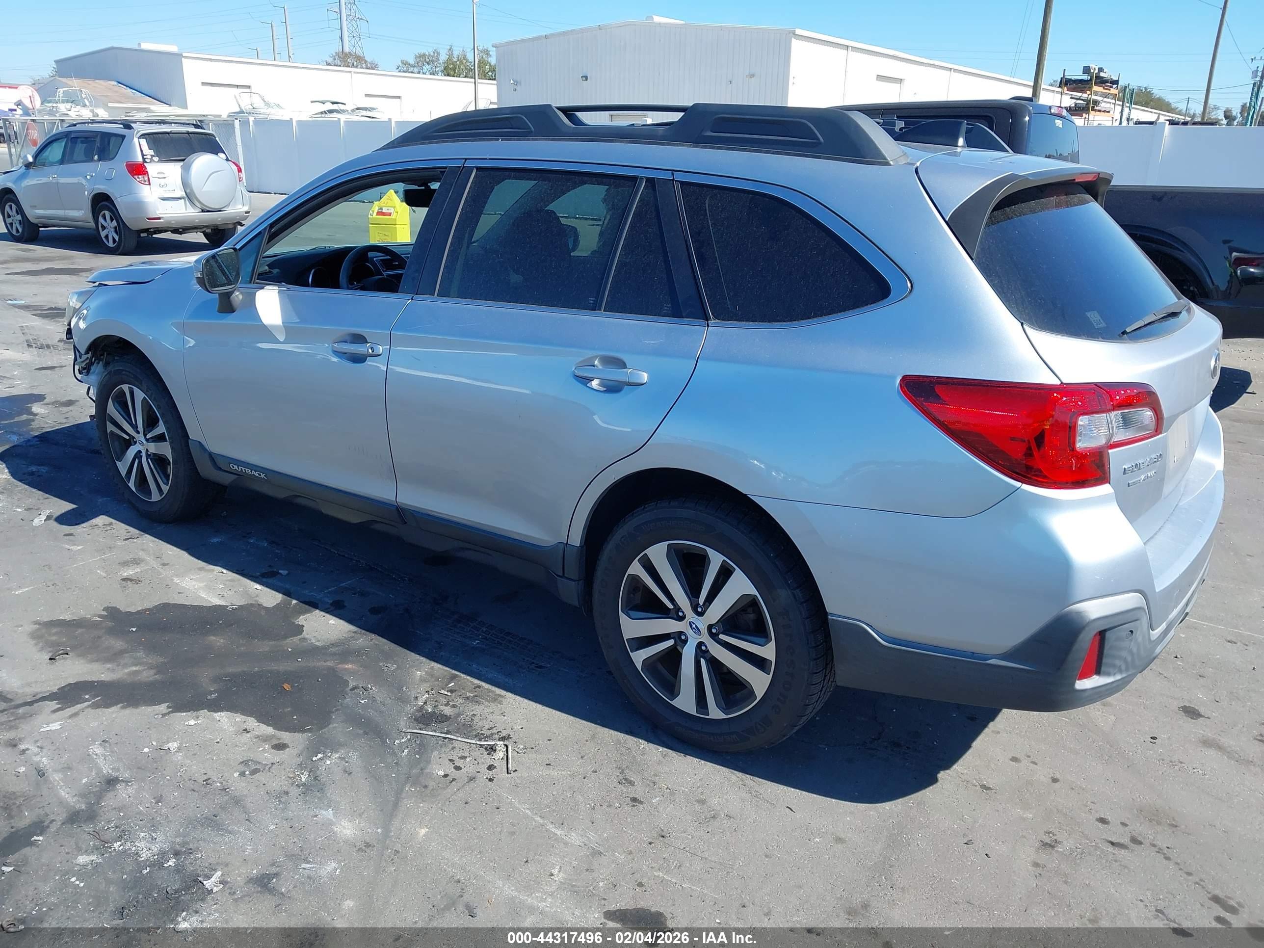 SUBARU OUTBACK image 3