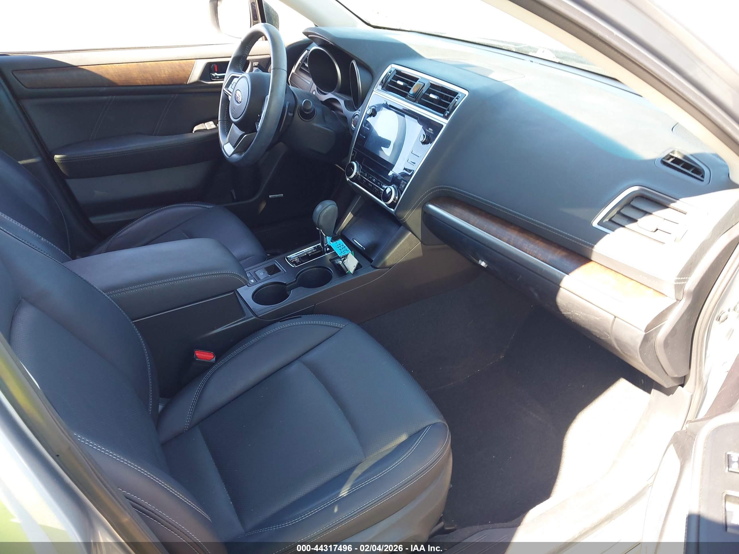 SUBARU OUTBACK image 5