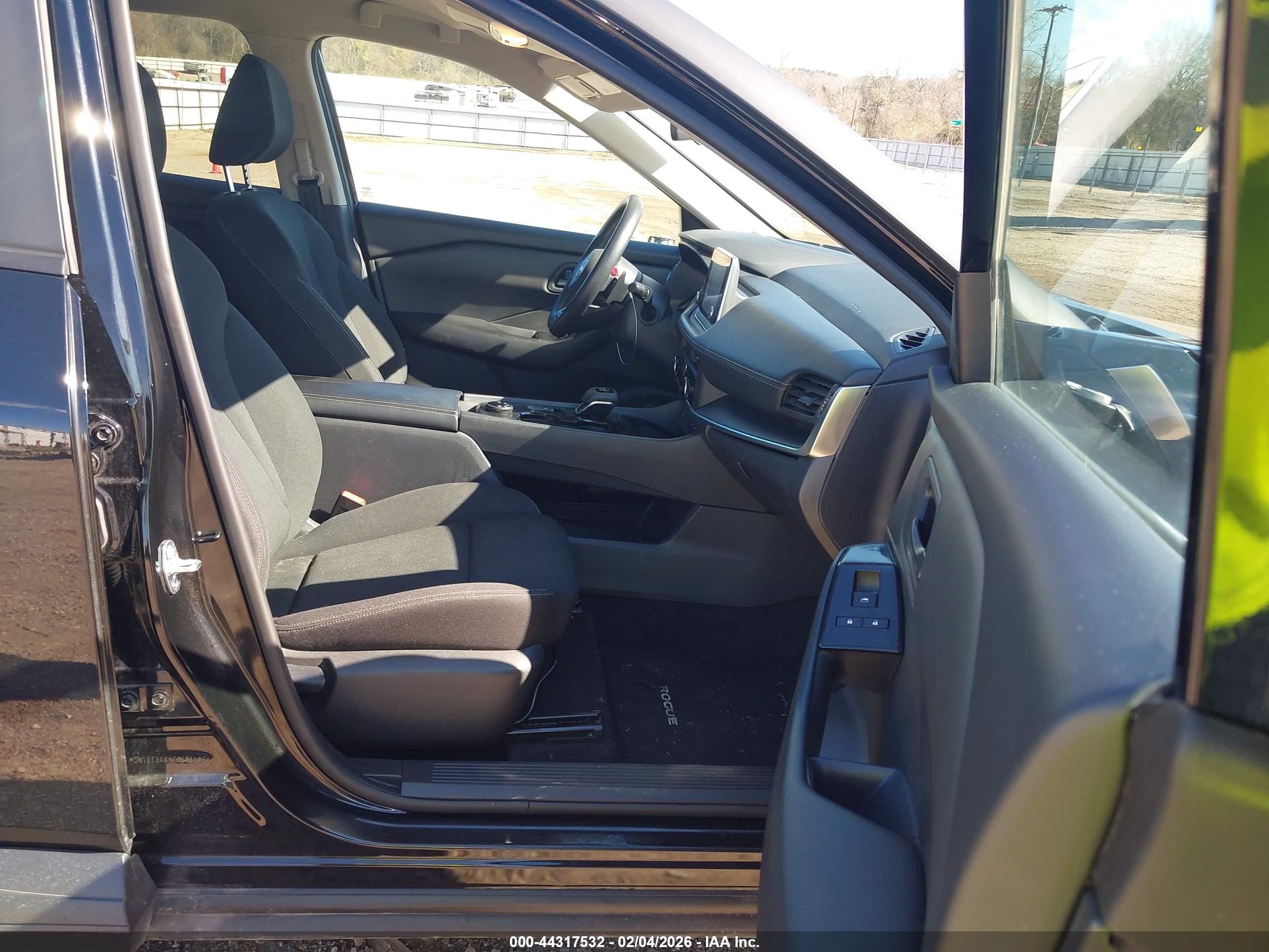 NISSAN ROGUE image 5
